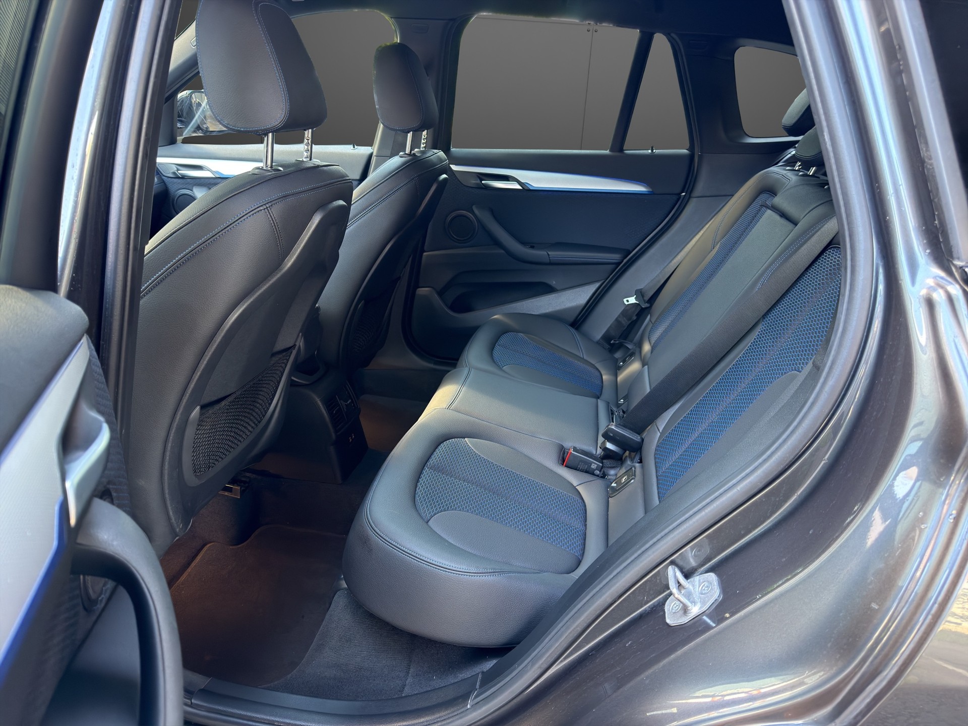 BMW X1 xDrive 25i M Sport Steptronic Facelift-image-11