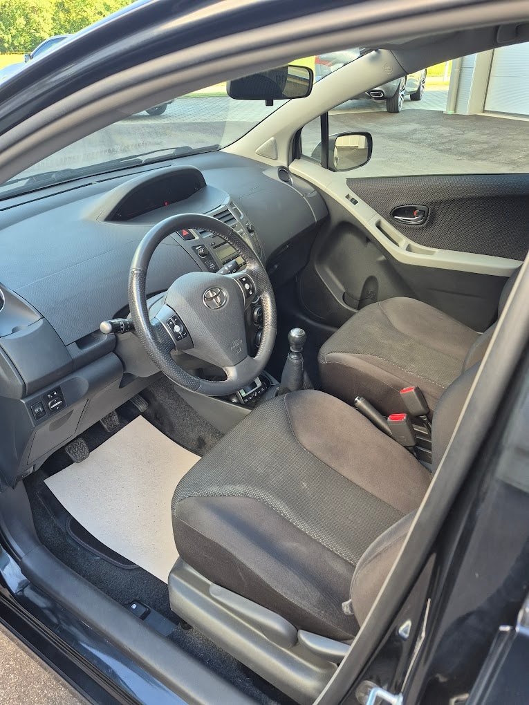 TOYOTA Yaris 1.8 TS-image-8