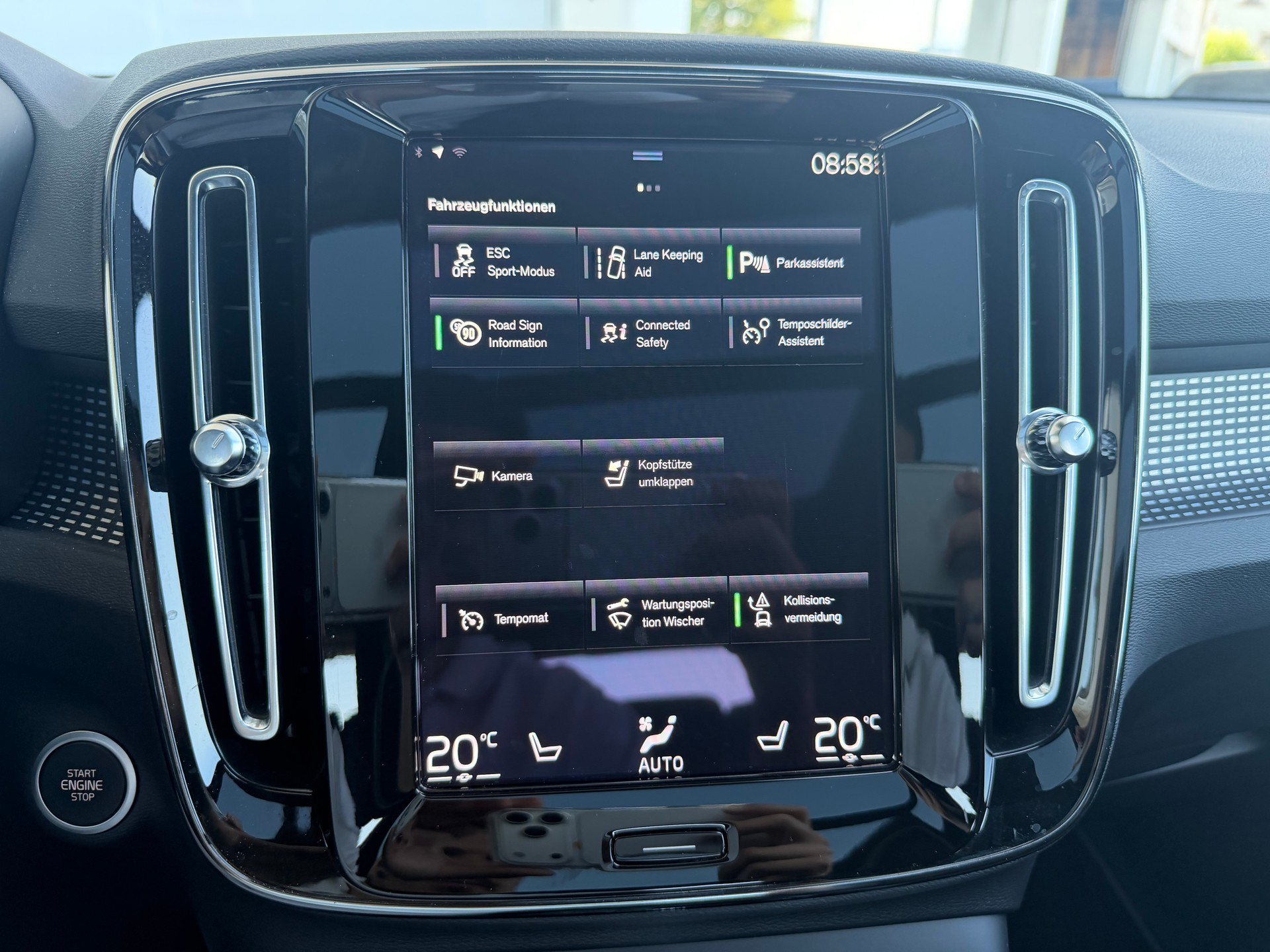 VOLVO XC40 B4 Benzin Mild Hybrid AWD R-Design Geartronic-image-15