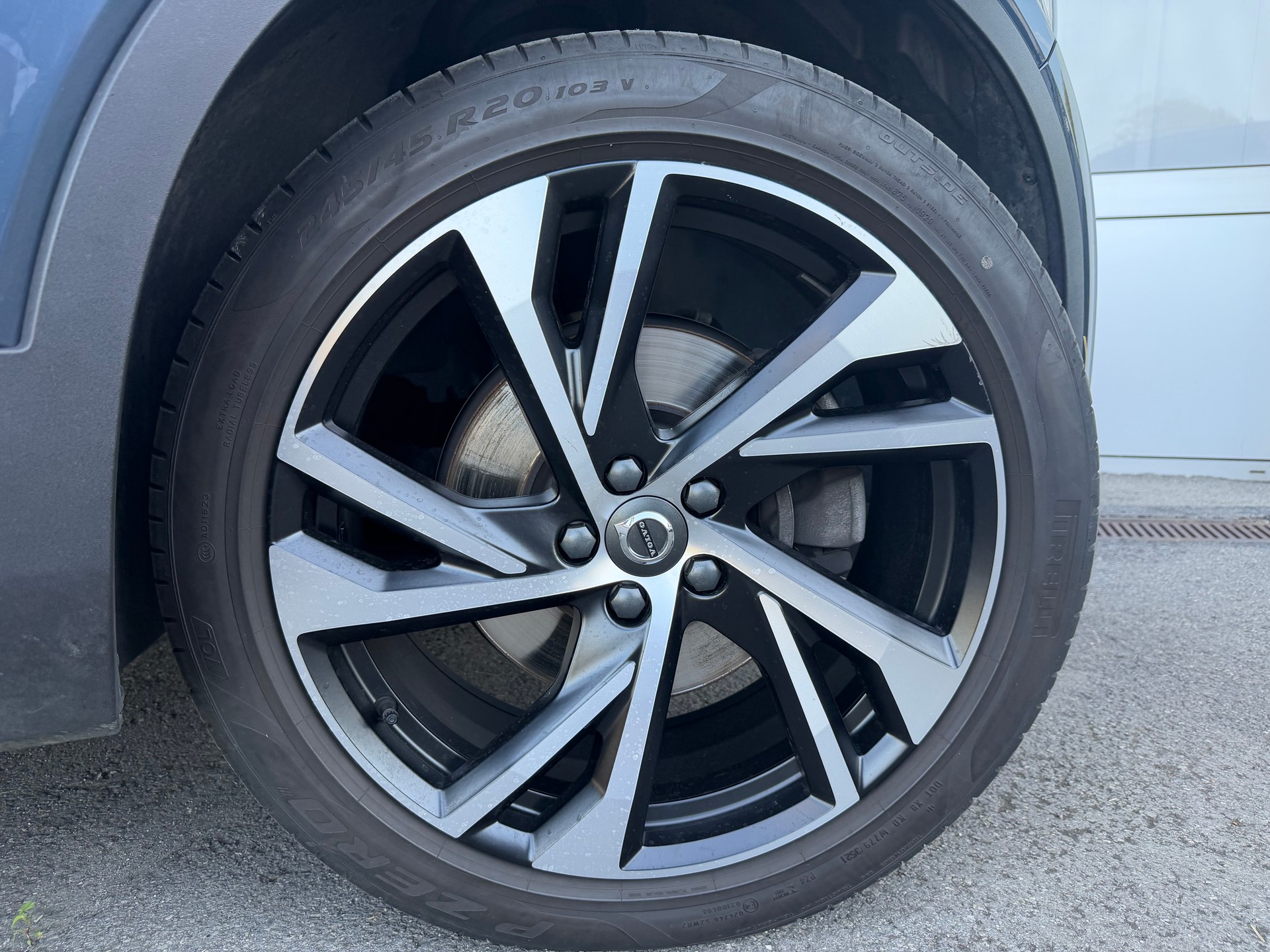 VOLVO XC40 B4 Benzin Mild Hybrid AWD R-Design Geartronic-image-9