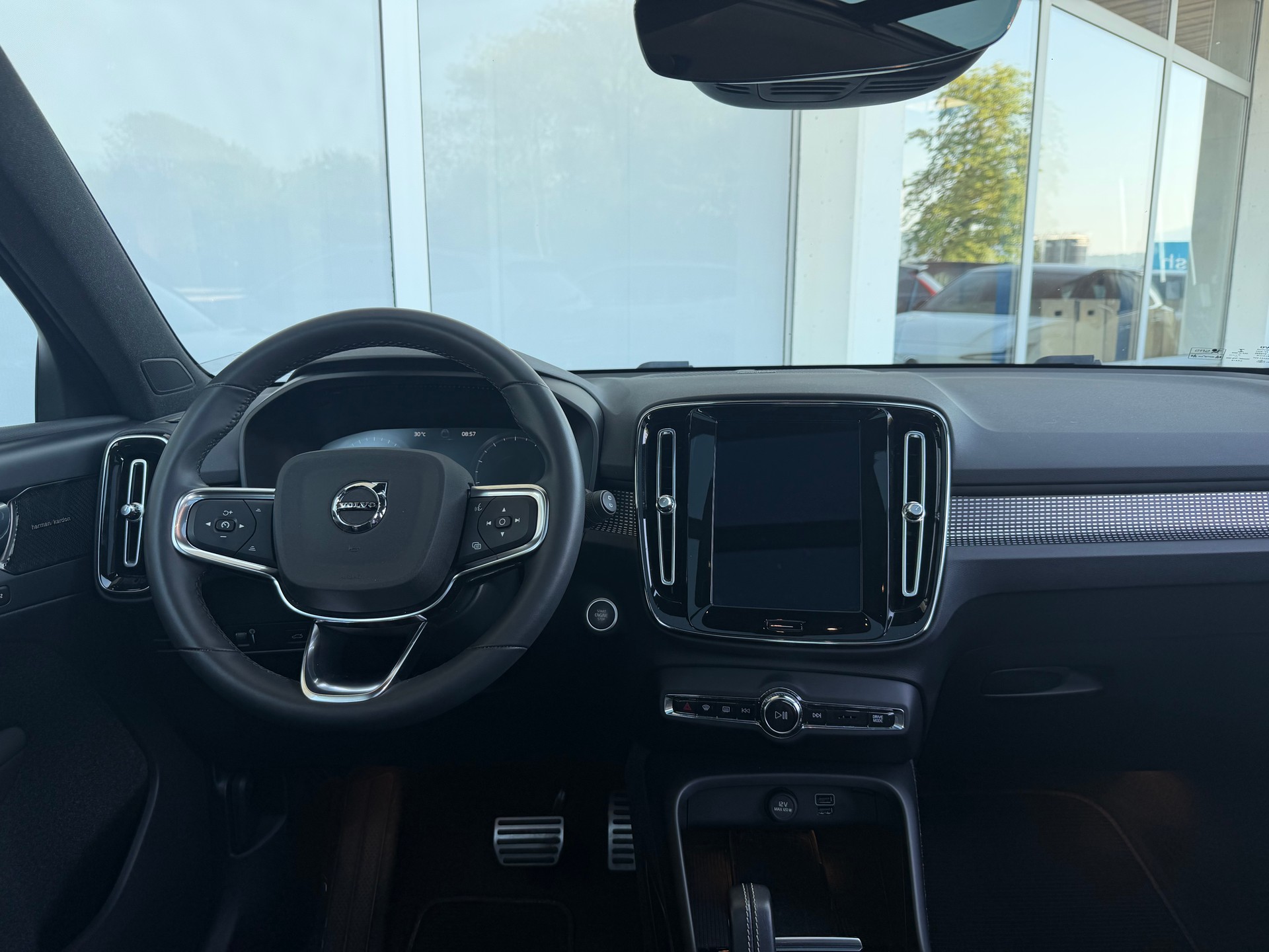 VOLVO XC40 B4 Benzin Mild Hybrid AWD R-Design Geartronic-image-7