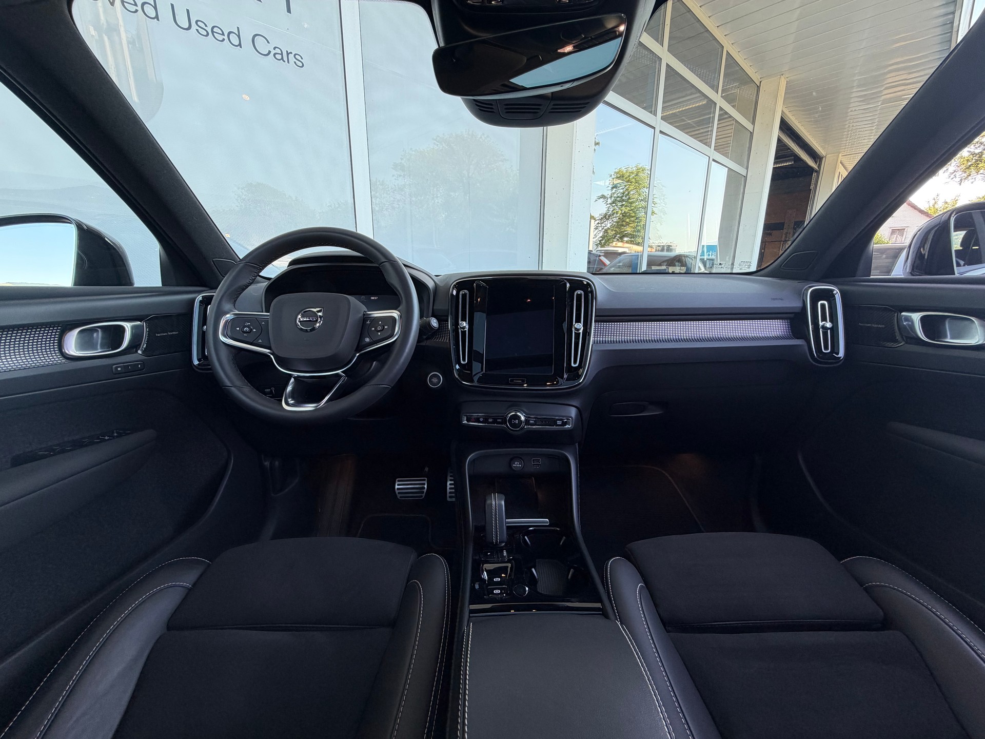 VOLVO XC40 B4 Benzin Mild Hybrid AWD R-Design Geartronic-image-8