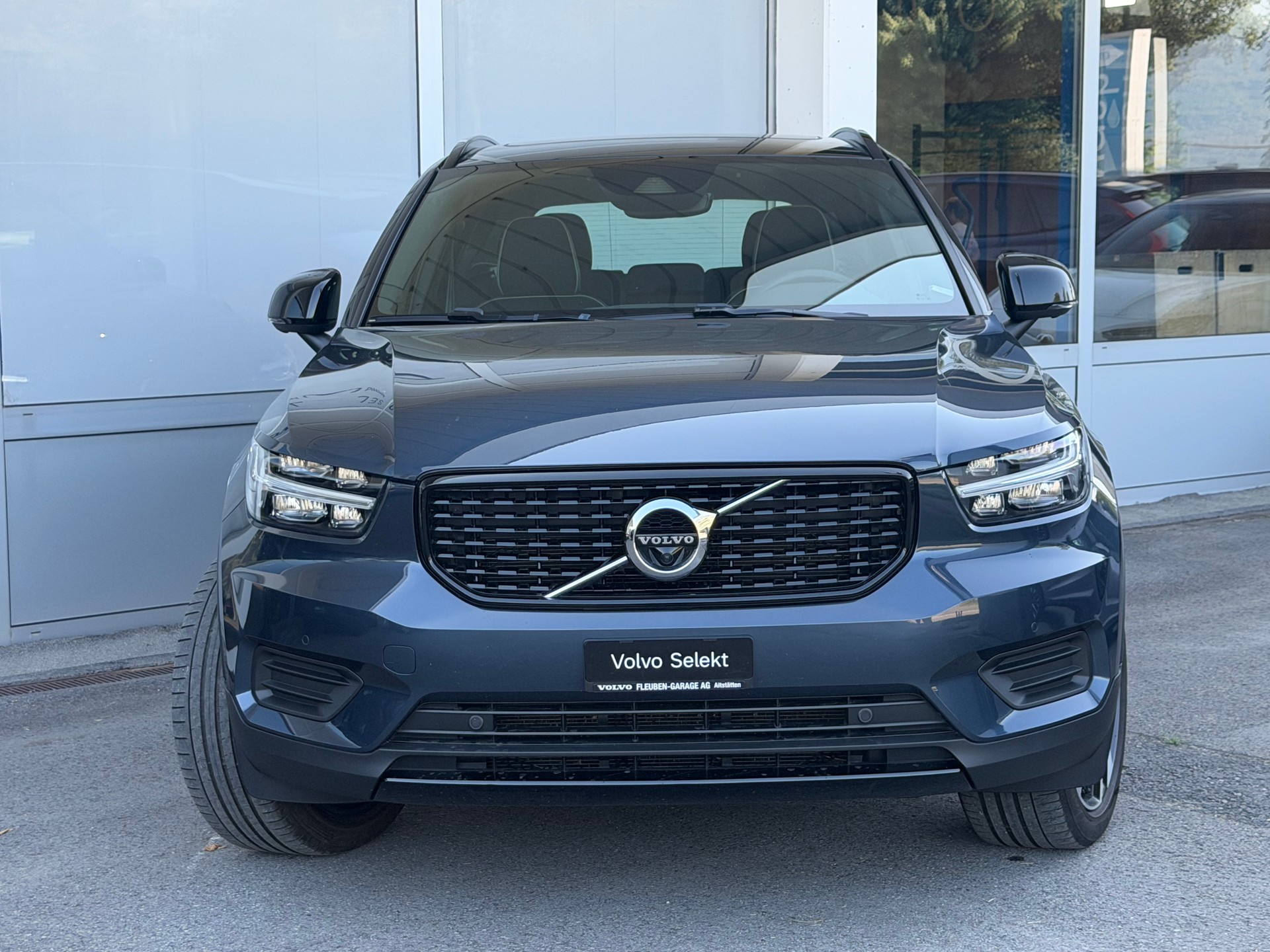 VOLVO XC40 B4 Benzin Mild Hybrid AWD R-Design Geartronic-image-24