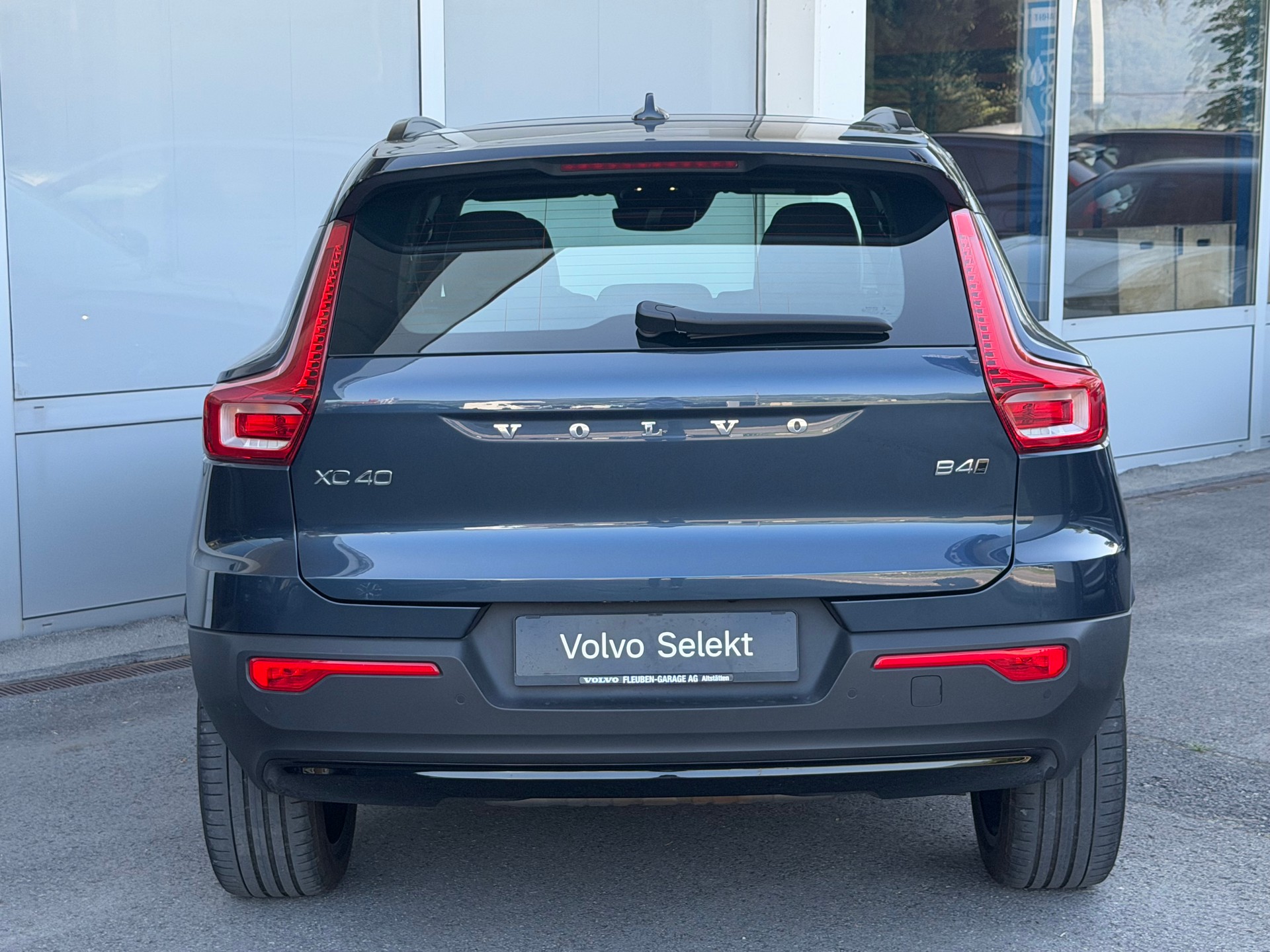 VOLVO XC40 B4 Benzin Mild Hybrid AWD R-Design Geartronic-image-23