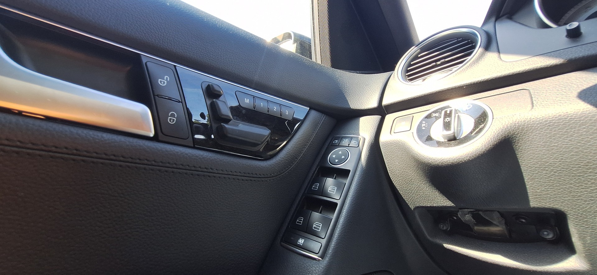 MERCEDES-BENZ C 300 CDI Elégance 4Matic 7G-Tronic-image-25