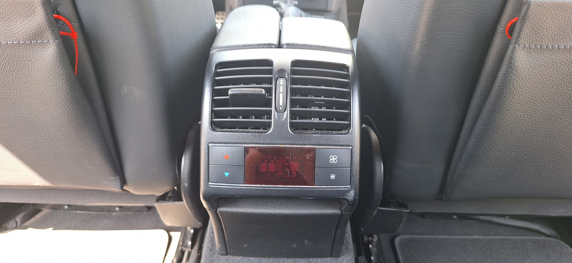 MERCEDES-BENZ C 300 CDI Elégance 4Matic 7G-Tronic-image-23