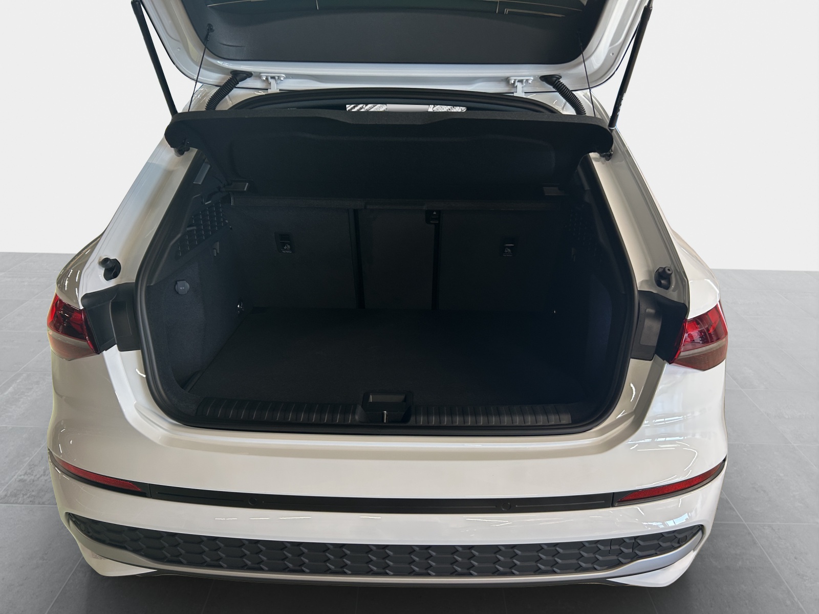 AUDI A3 Sportback TFSI 110 kW Attraction S tronic-image-12