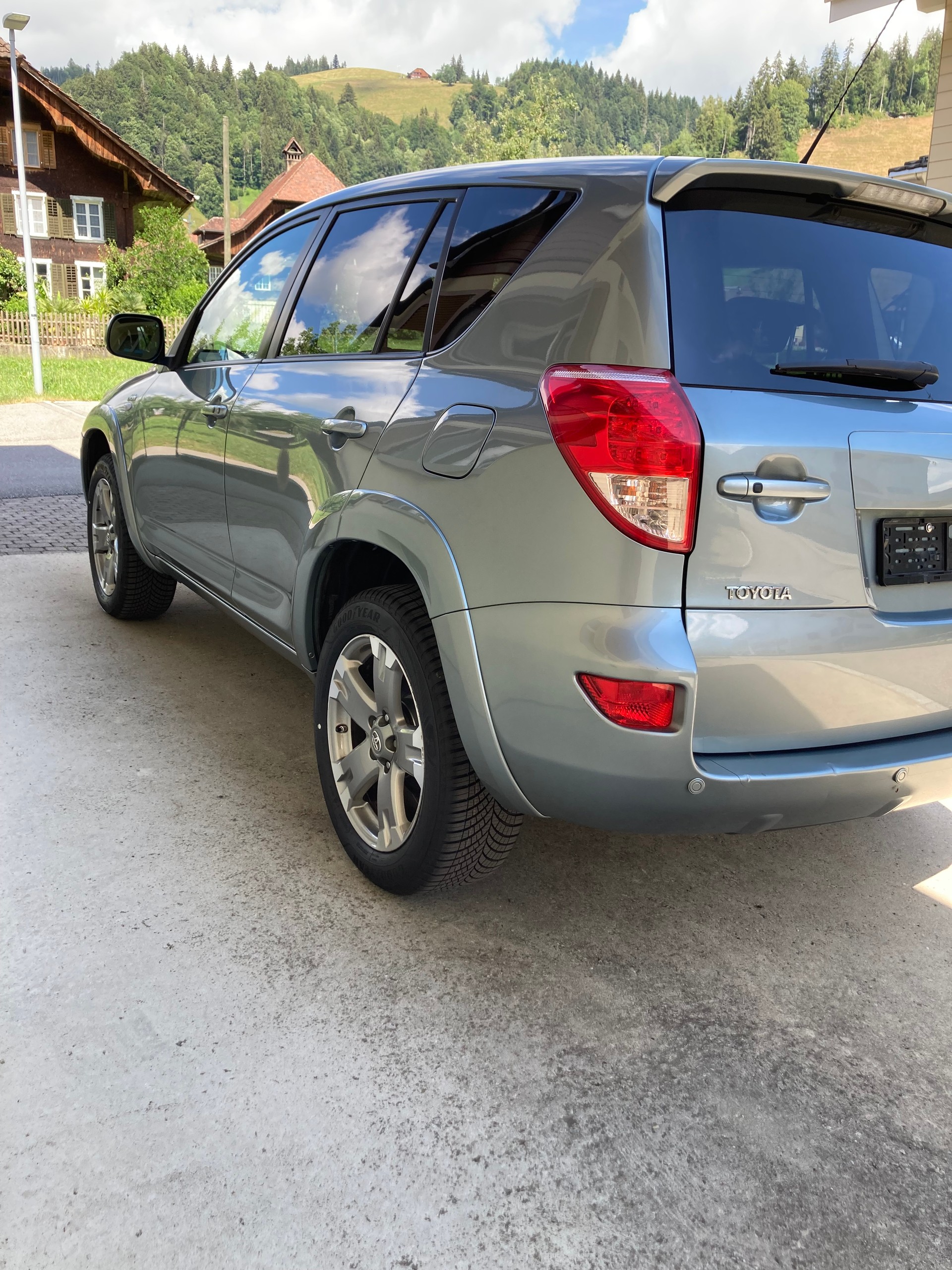 TOYOTA RAV-4-image-4