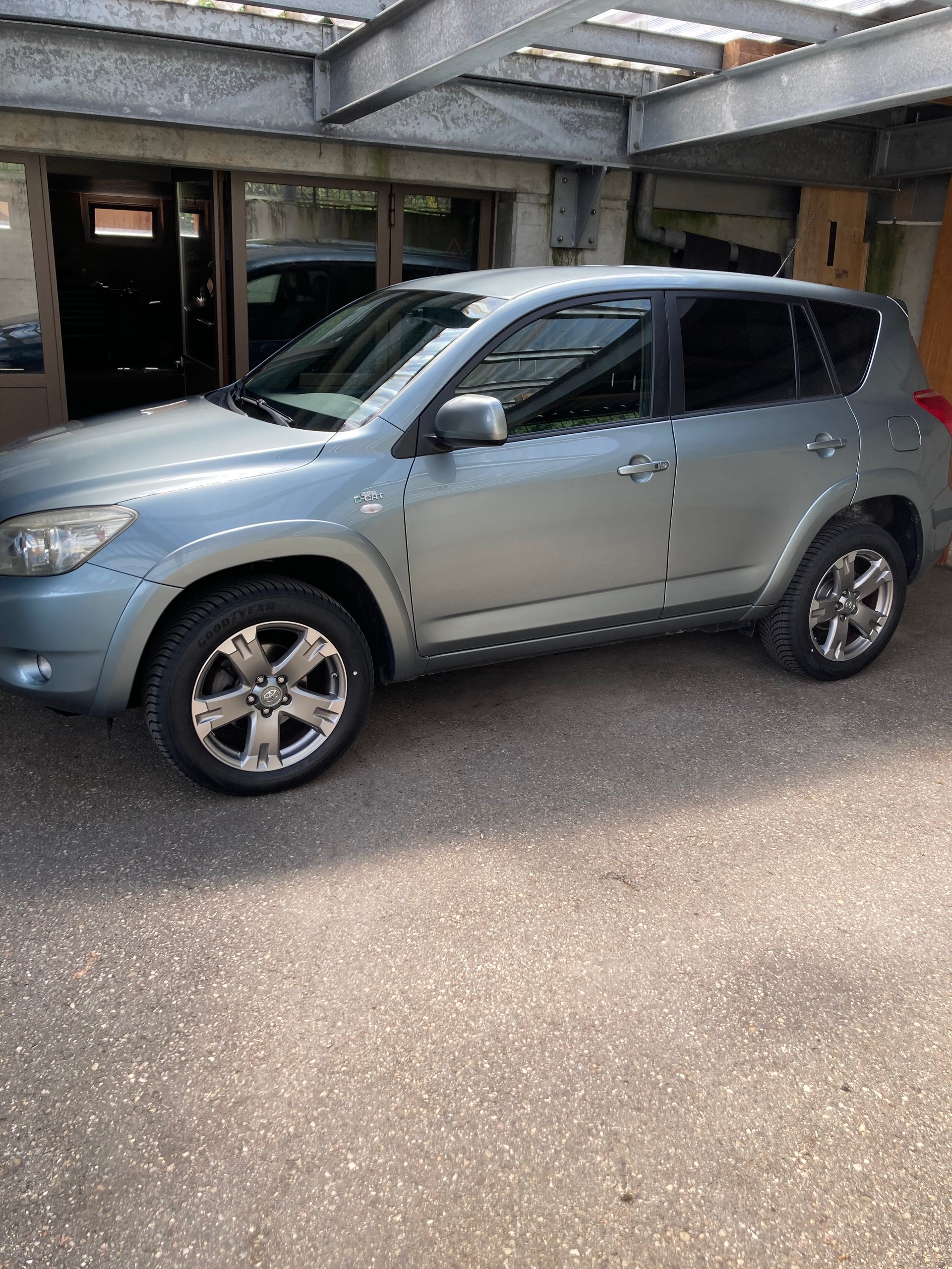 TOYOTA RAV-4-image-6