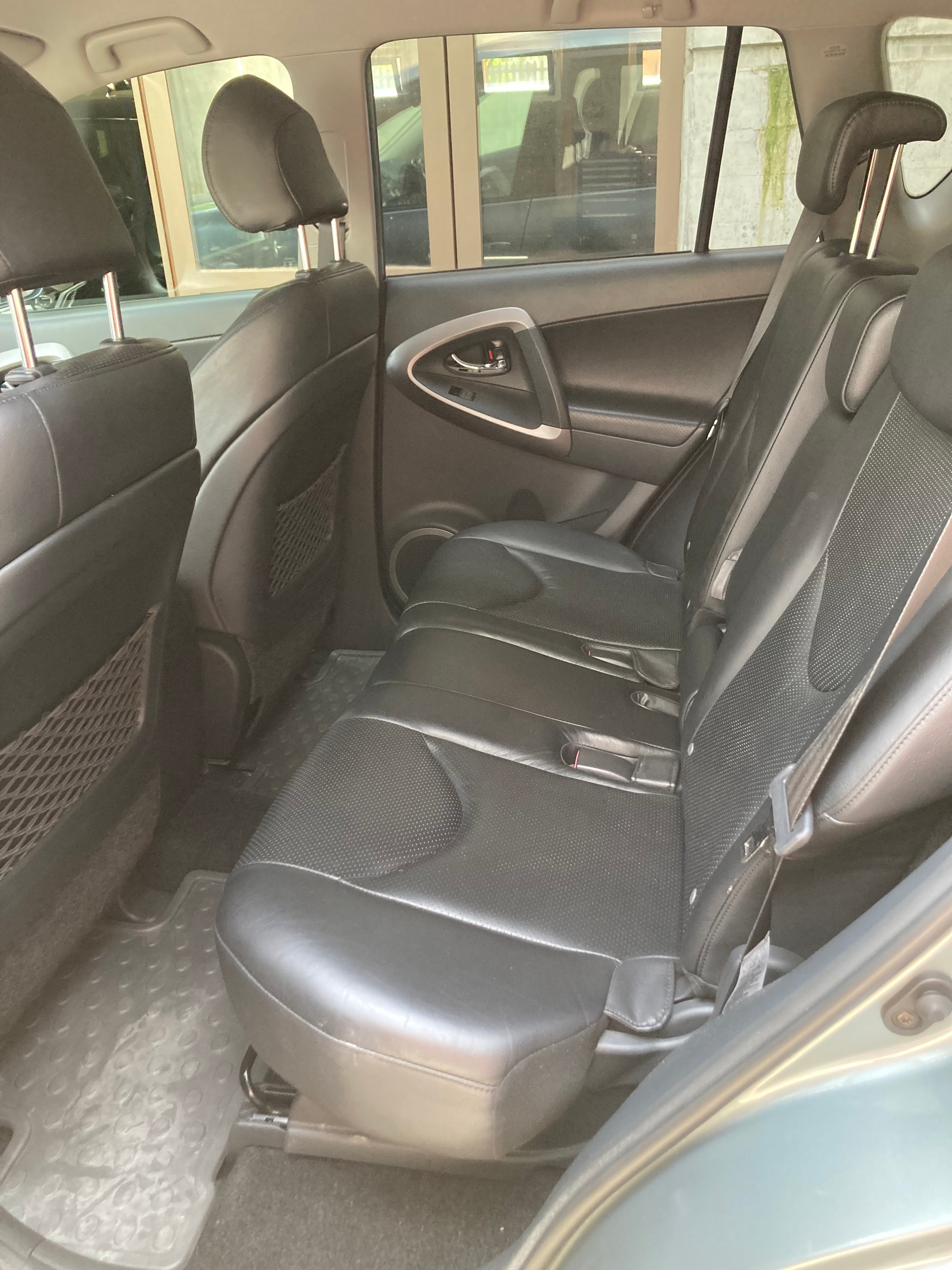TOYOTA RAV-4-image-2