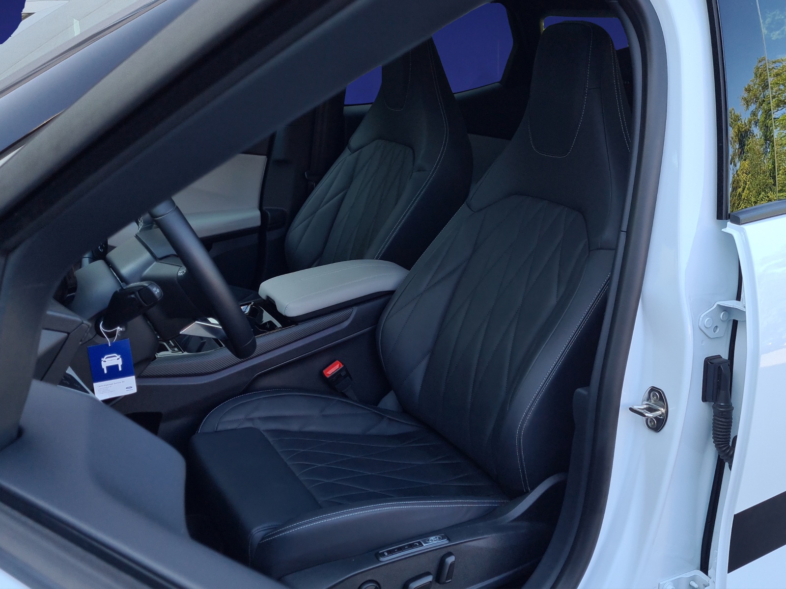 FORD Explorer Extended Range (79 kWh) Premium 4x4 AUTOMAT-image-6