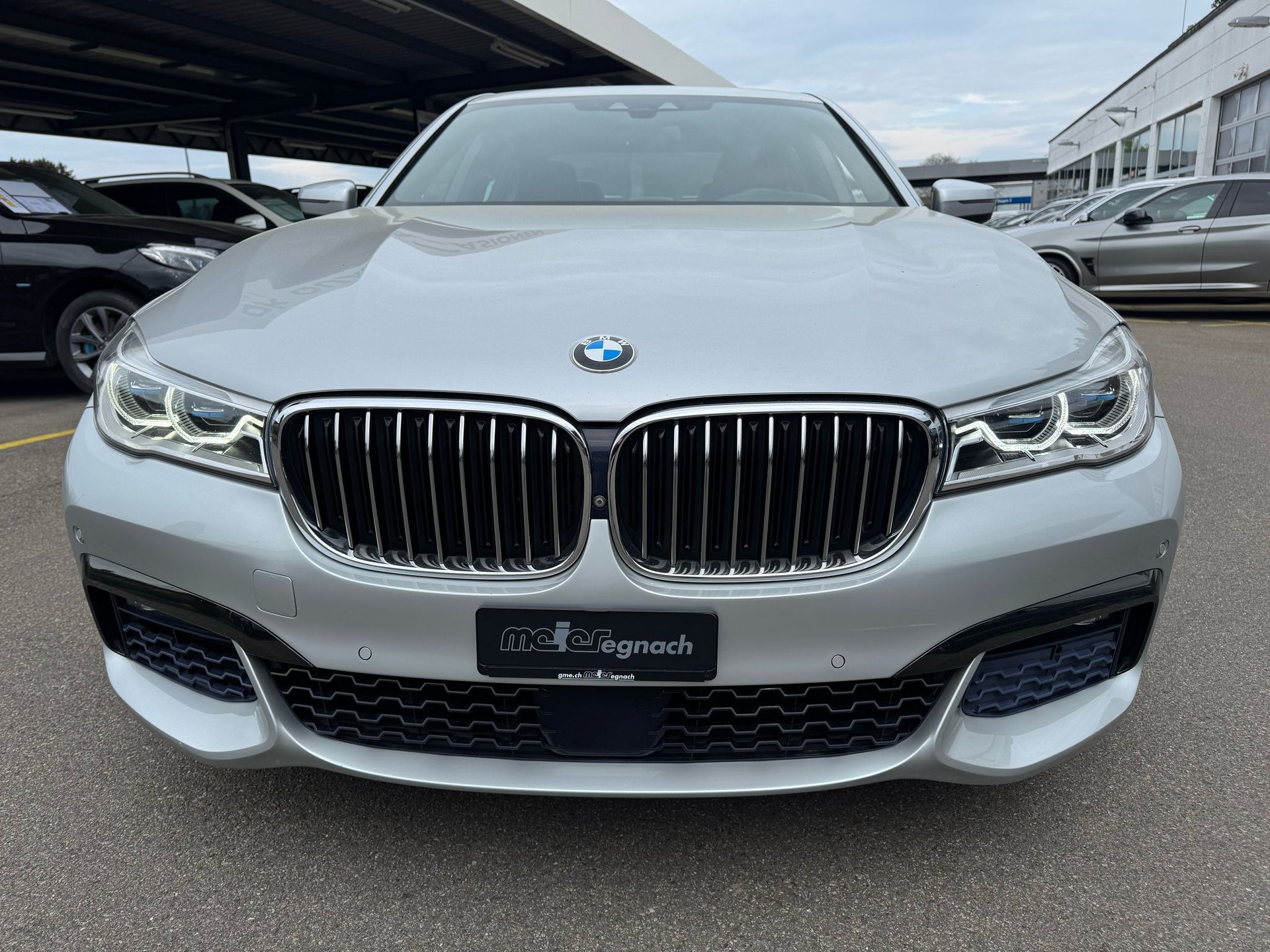 BMW 750i xDrive Steptronic-image-1