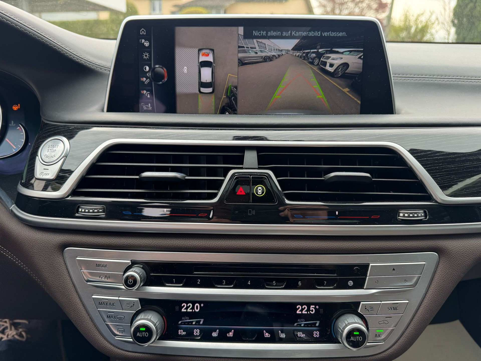 BMW 750i xDrive Steptronic-image-12