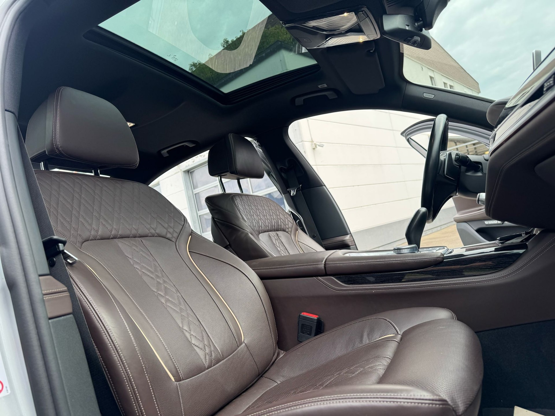 BMW 750i xDrive Steptronic-image-14