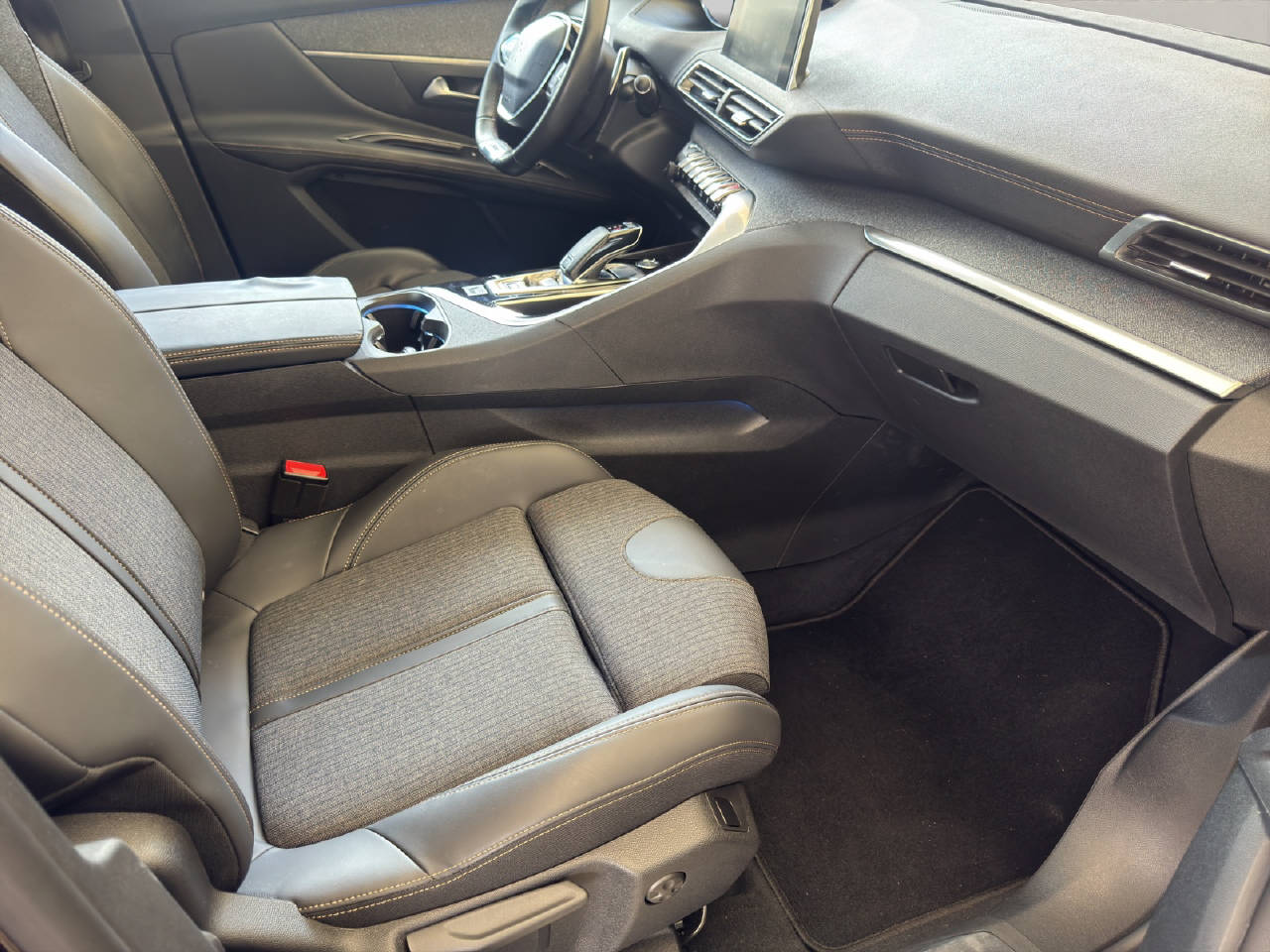 PEUGEOT 3008 1.6 THP GT Line-image-6