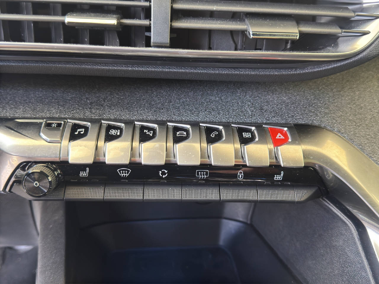 PEUGEOT 3008 1.6 THP GT Line-image-13