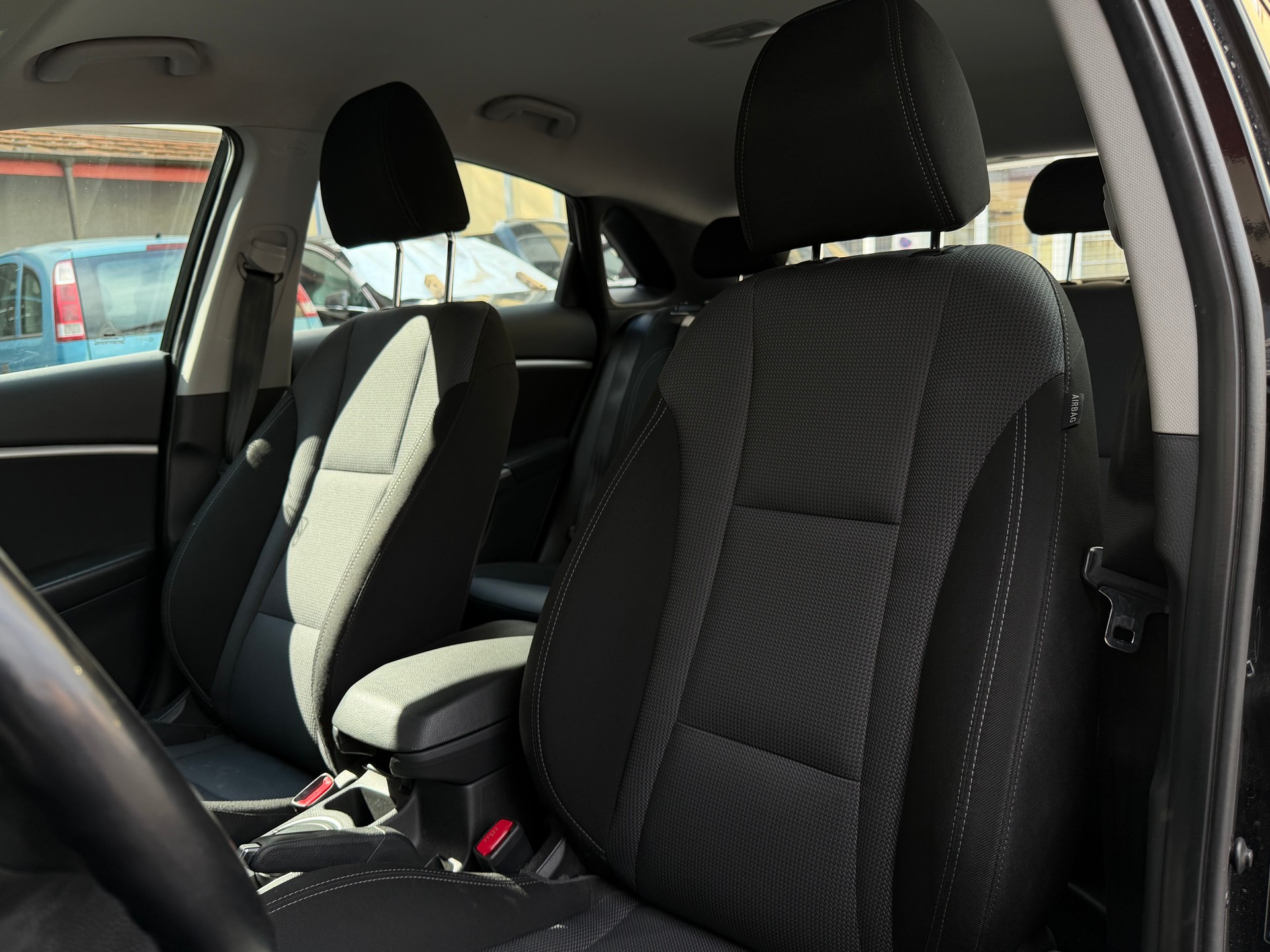 HYUNDAI i30 1.6 GDI Style *Ab MFK&Service*8-Fach Räder*Sitzheitzung*Parksensoren*-image-11