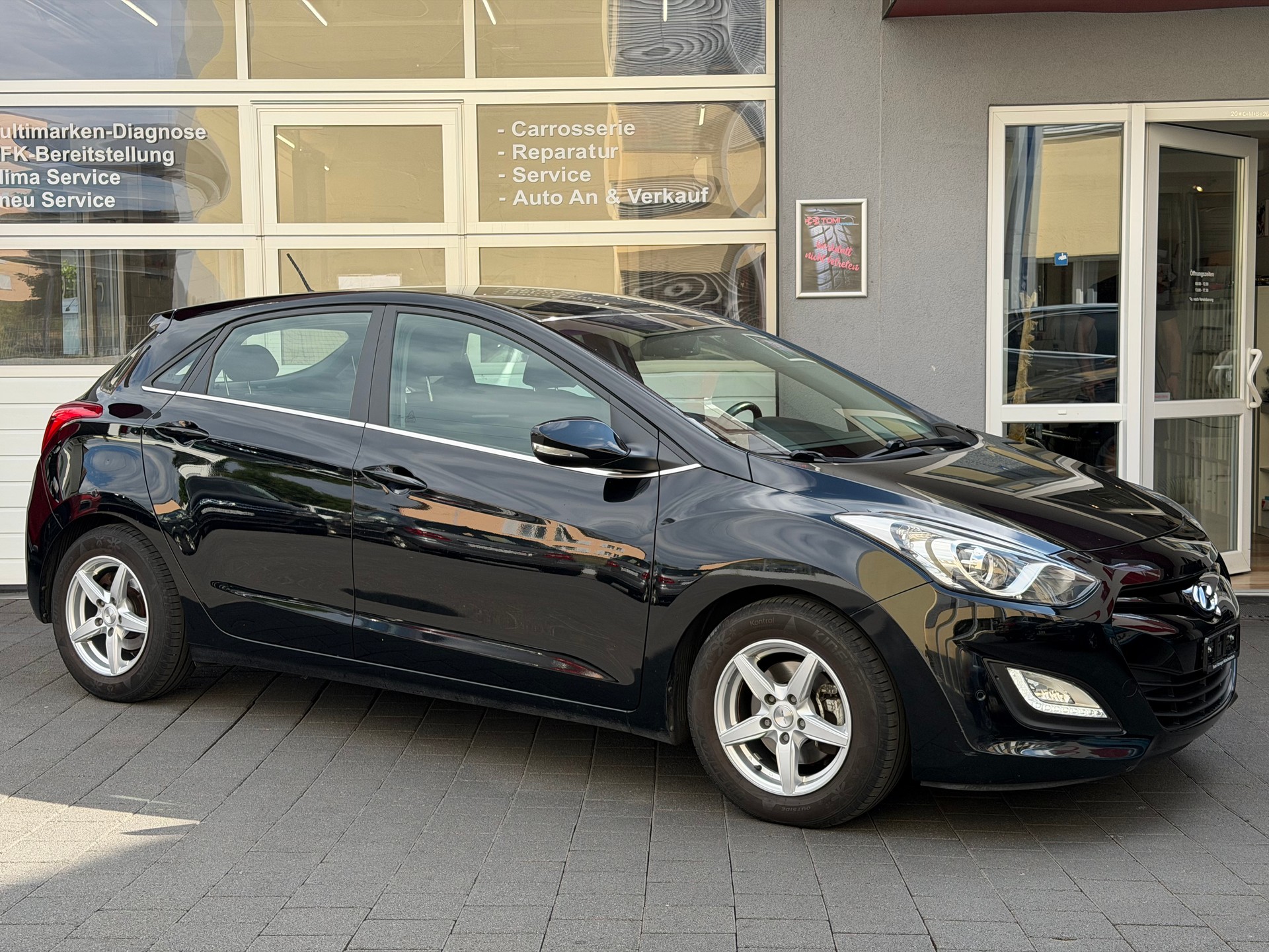 HYUNDAI i30 1.6 GDI Style *Ab MFK&Service*8-Fach Räder*Sitzheitzung*Parksensoren*-image-4