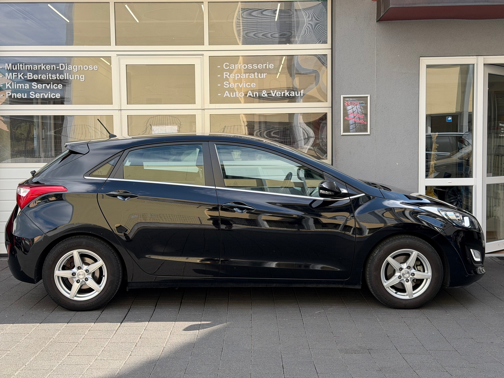 HYUNDAI i30 1.6 GDI Style *Ab MFK&Service*8-Fach Räder*Sitzheitzung*Parksensoren*-image-5