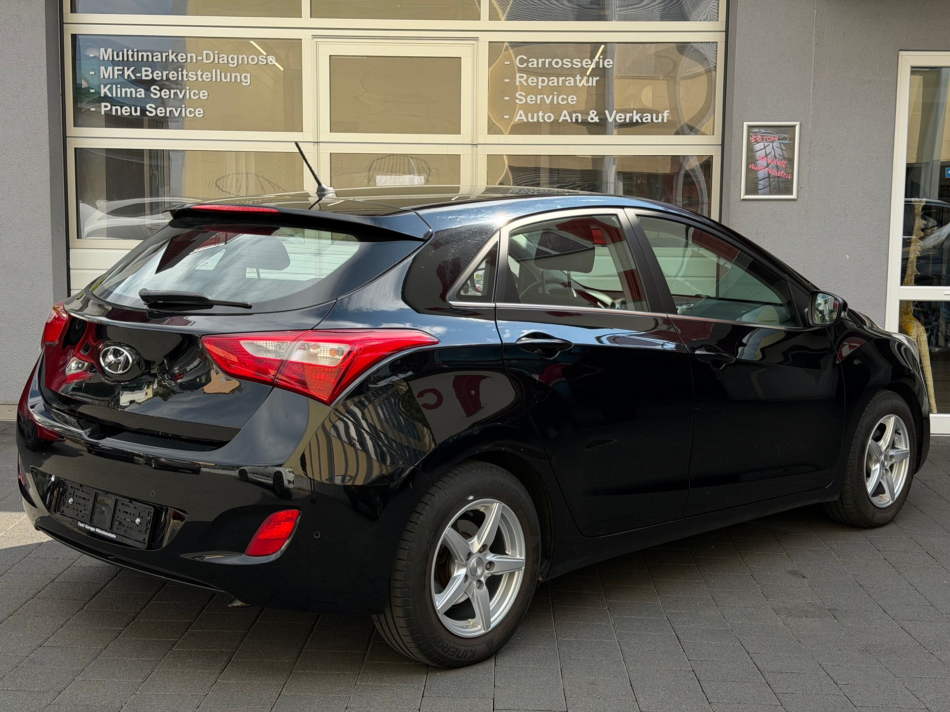 HYUNDAI i30 1.6 GDI Style *Ab MFK&Service*8-Fach Räder*Sitzheitzung*Parksensoren*-image-7