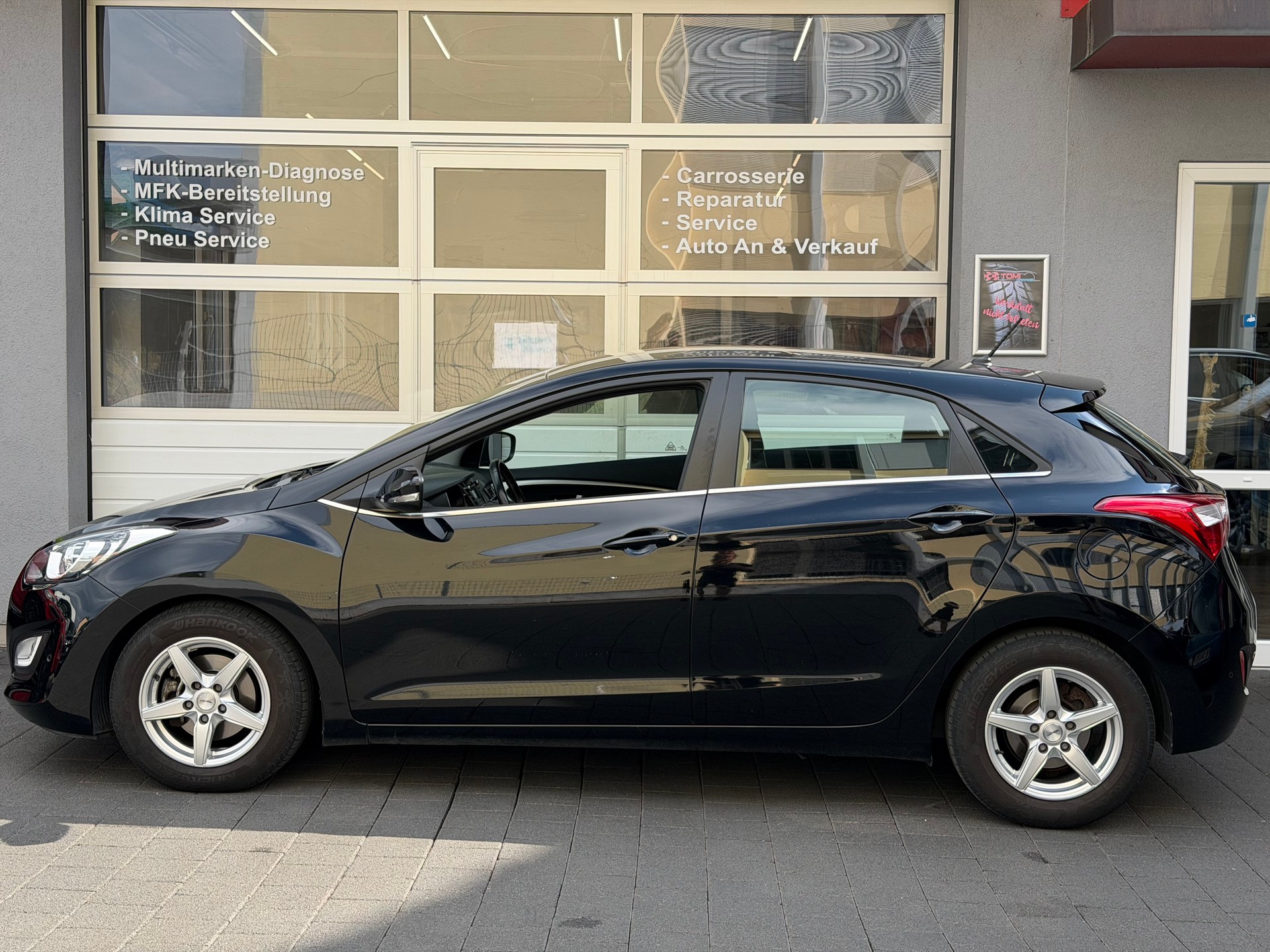 HYUNDAI i30 1.6 GDI Style *Ab MFK&Service*8-Fach Räder*Sitzheitzung*Parksensoren*-image-3