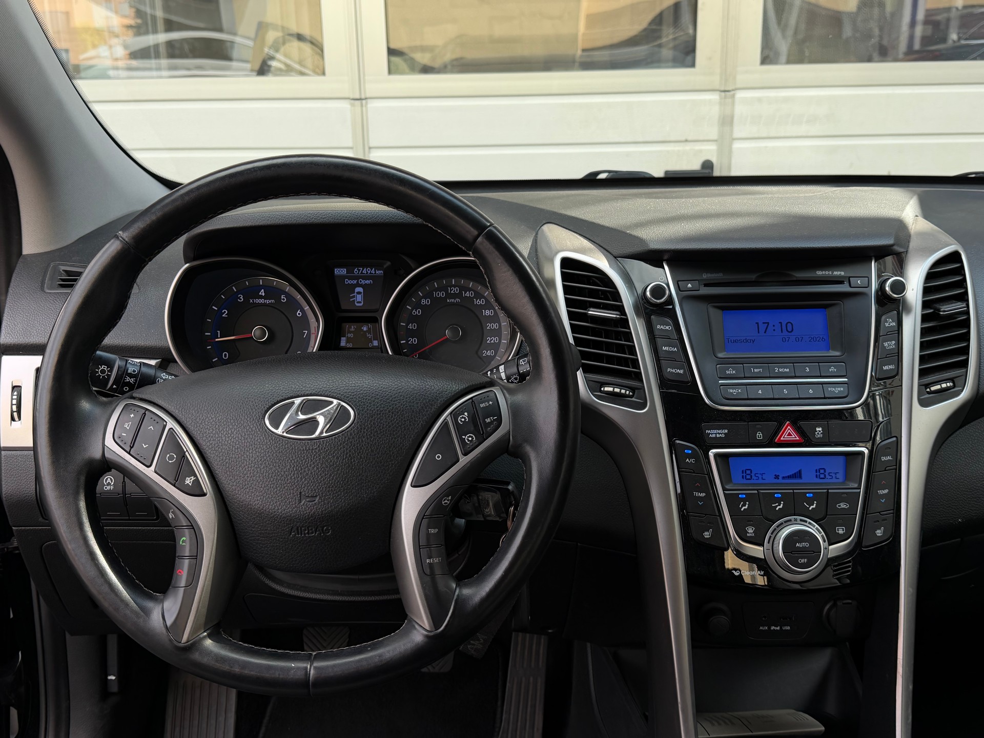 HYUNDAI i30 1.6 GDI Style *Ab MFK&Service*8-Fach Räder*Sitzheitzung*Parksensoren*-image-10
