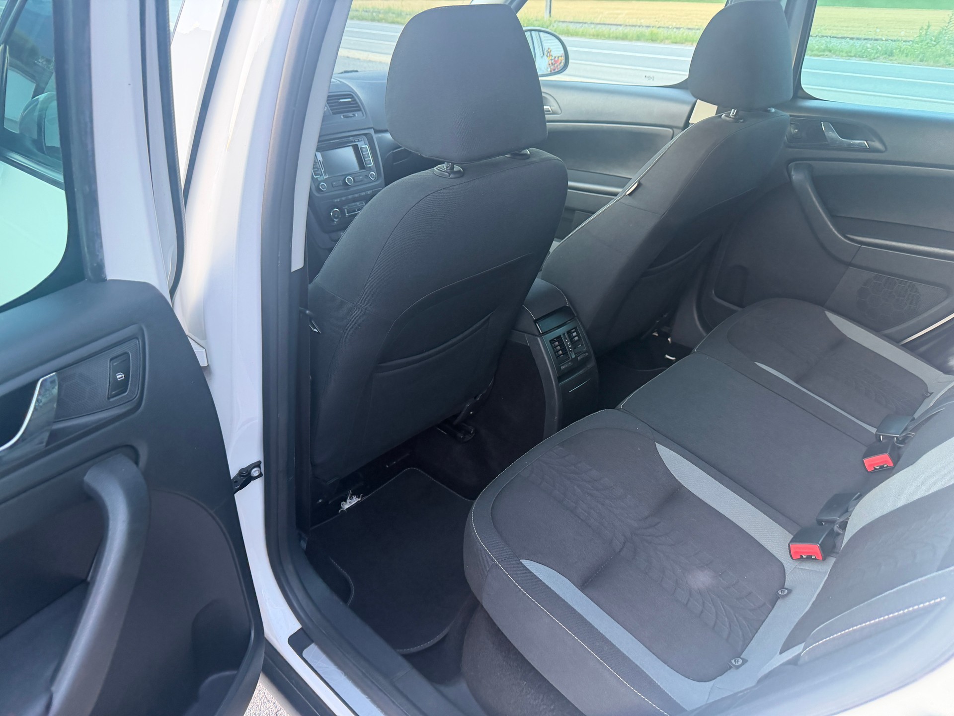 SKODA Yeti 2.0 TDI Ambition 4x4 DSG-image-7