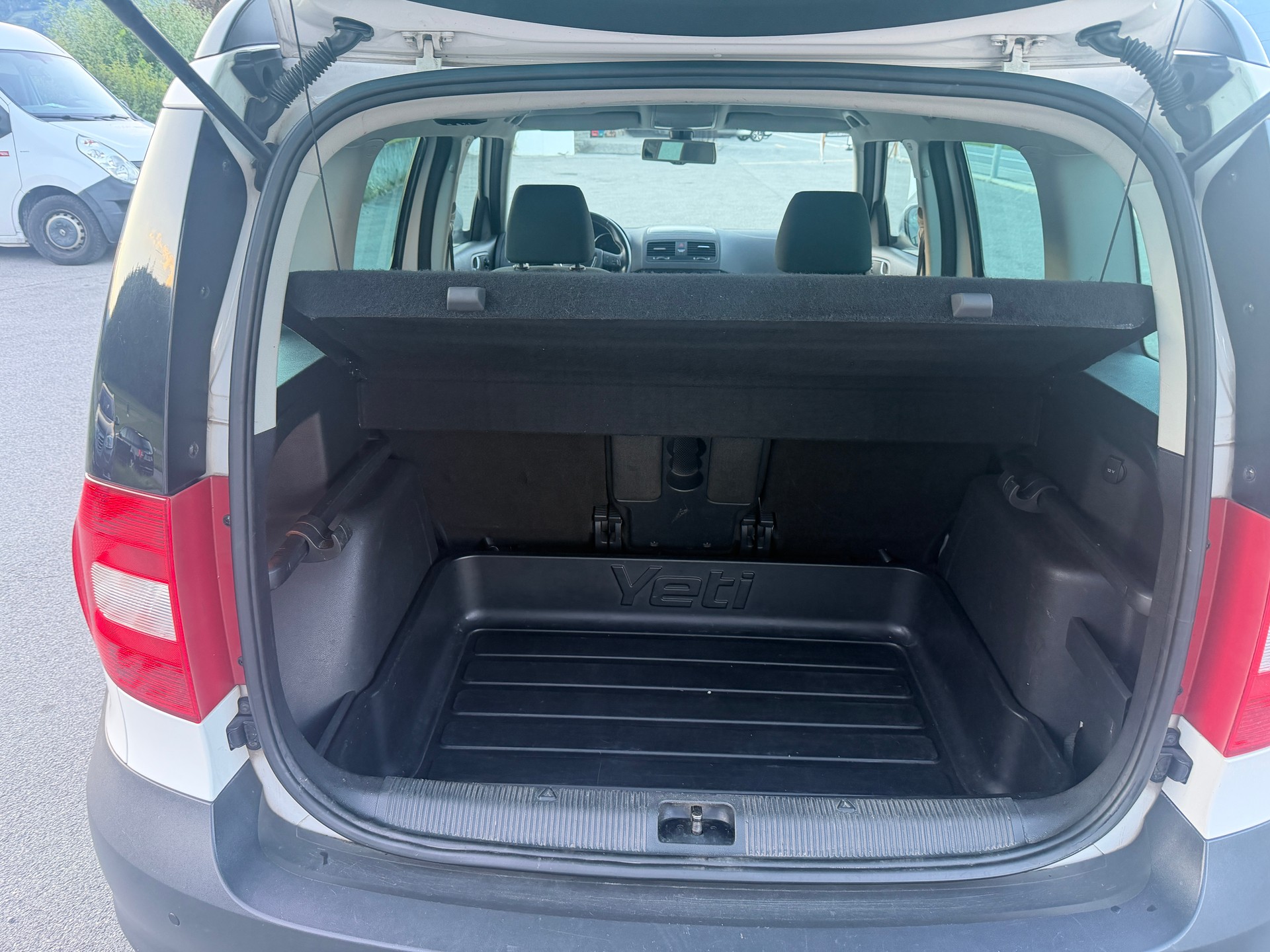 SKODA Yeti 2.0 TDI Ambition 4x4 DSG-image-9
