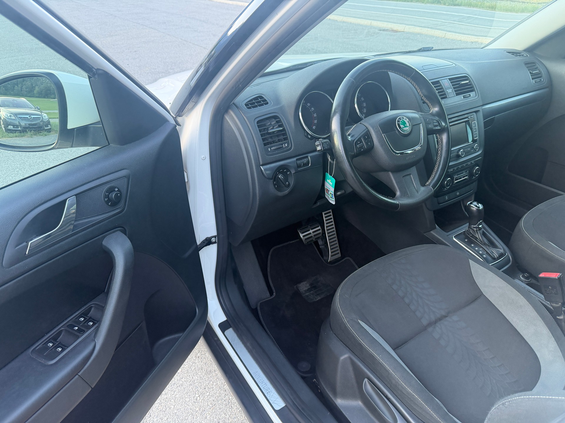 SKODA Yeti 2.0 TDI Ambition 4x4 DSG-image-6