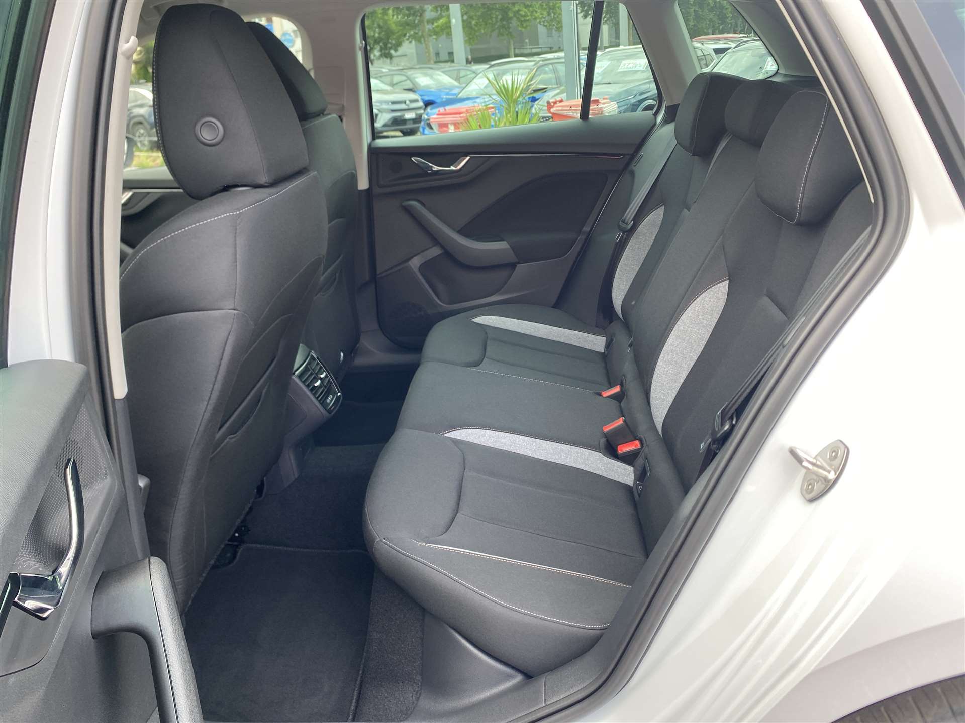 SKODA Kamiq 1.0 TSi Selection Black DSG-Automat-image-11