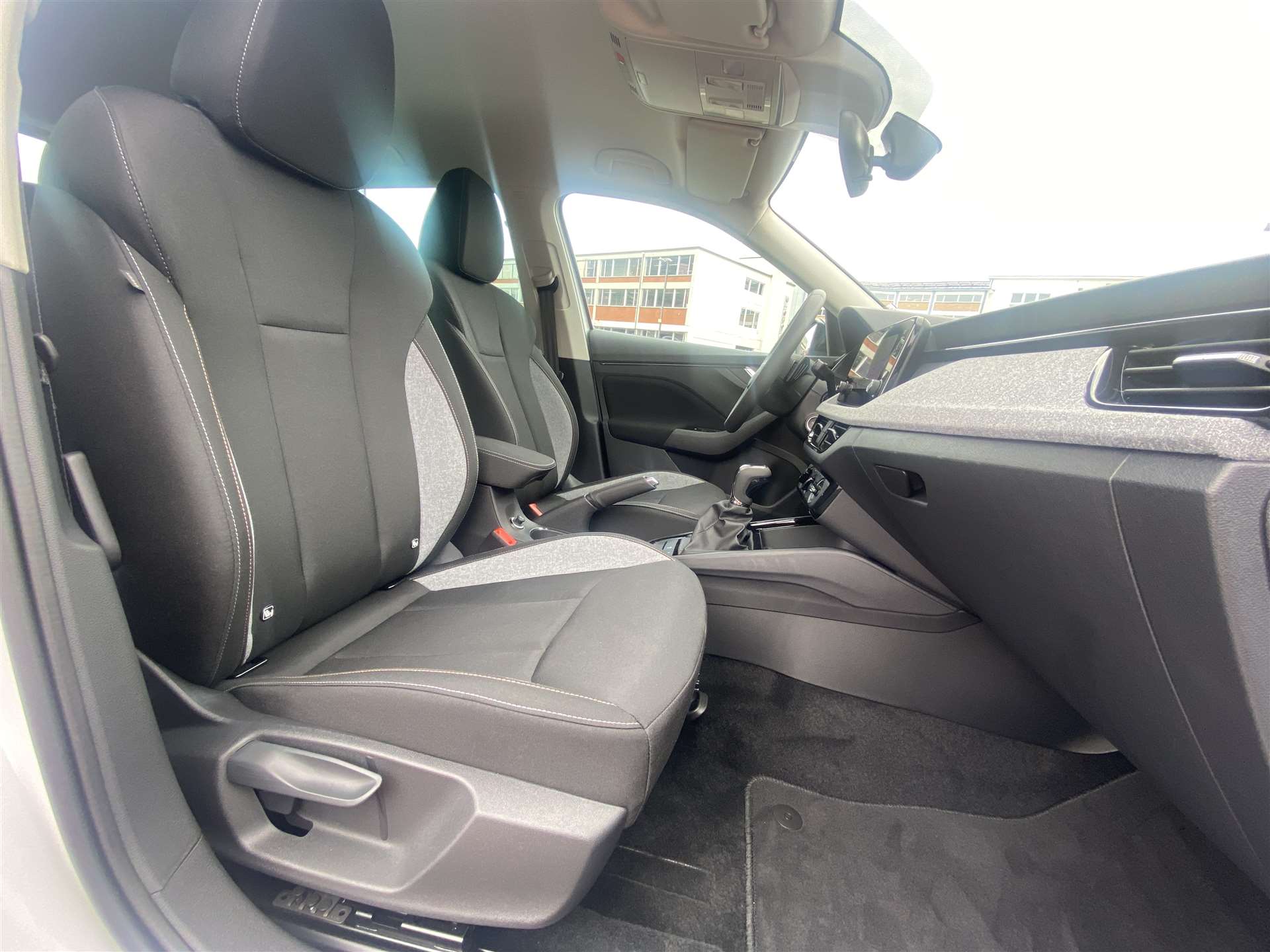 SKODA Kamiq 1.0 TSi Selection Black DSG-Automat-image-9