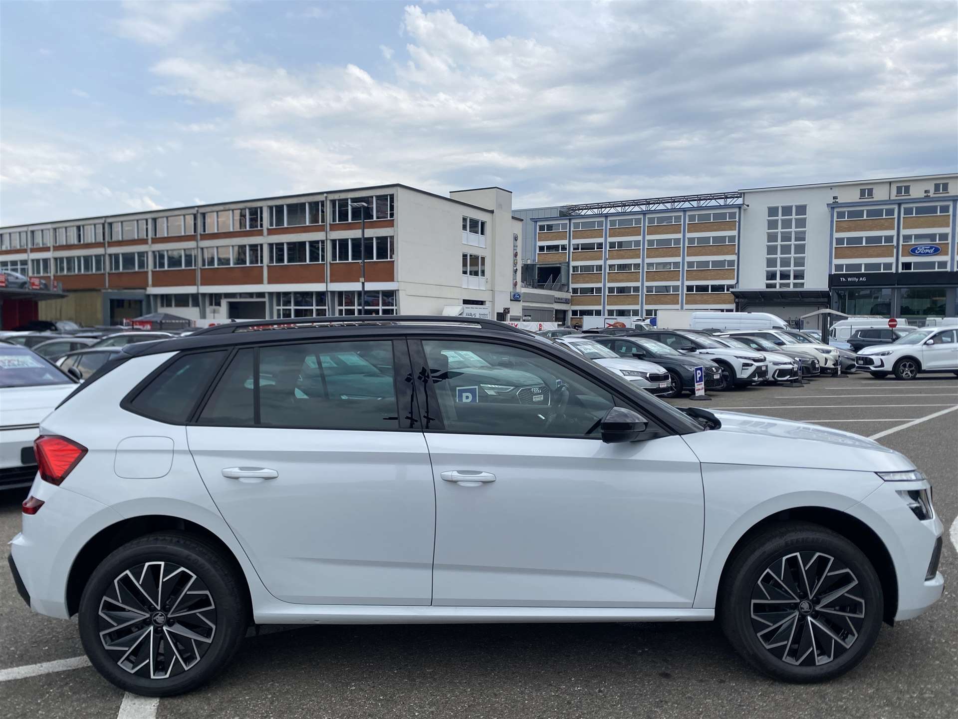 SKODA Kamiq 1.0 TSi Selection Black DSG-Automat-image-15