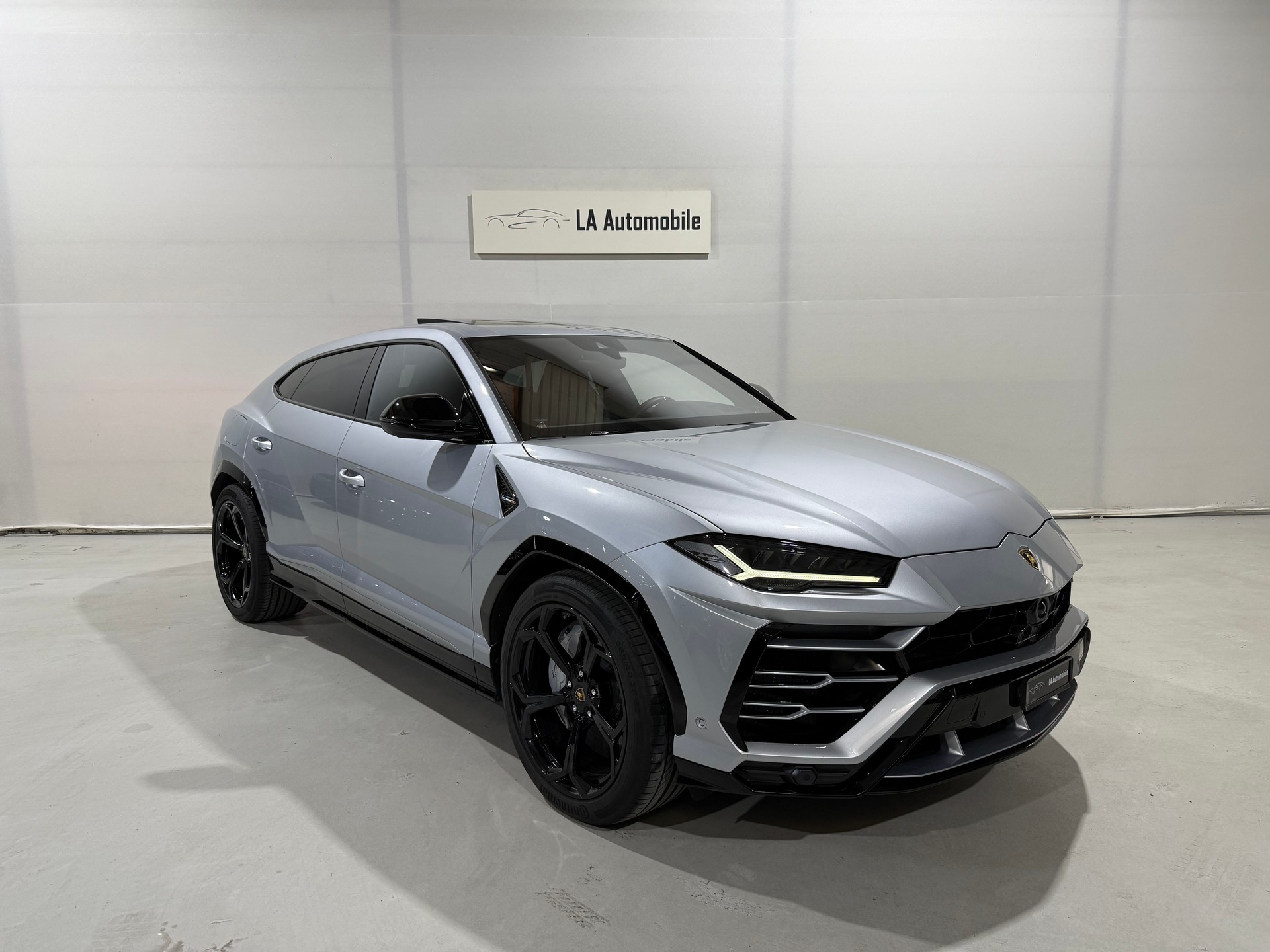 LAMBORGHINI Urus E-Gear (CH-Fahrzeug)-image-4