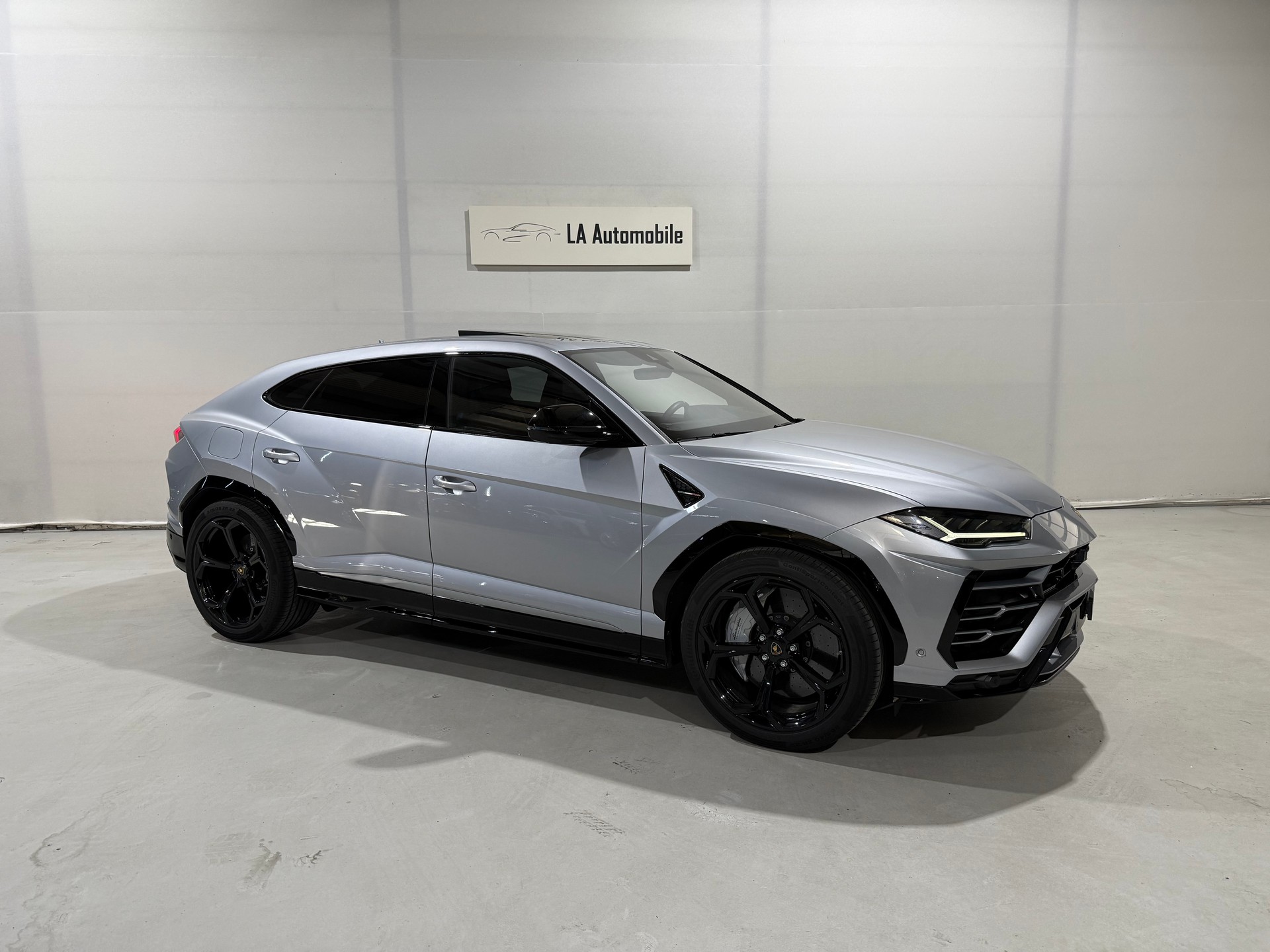 LAMBORGHINI Urus E-Gear (CH-Fahrzeug)-image-5