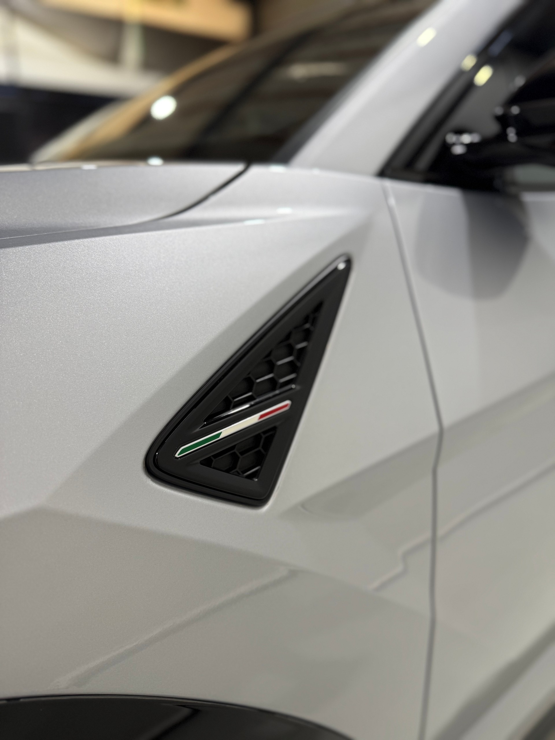 LAMBORGHINI Urus E-Gear (CH-Fahrzeug)-image-15