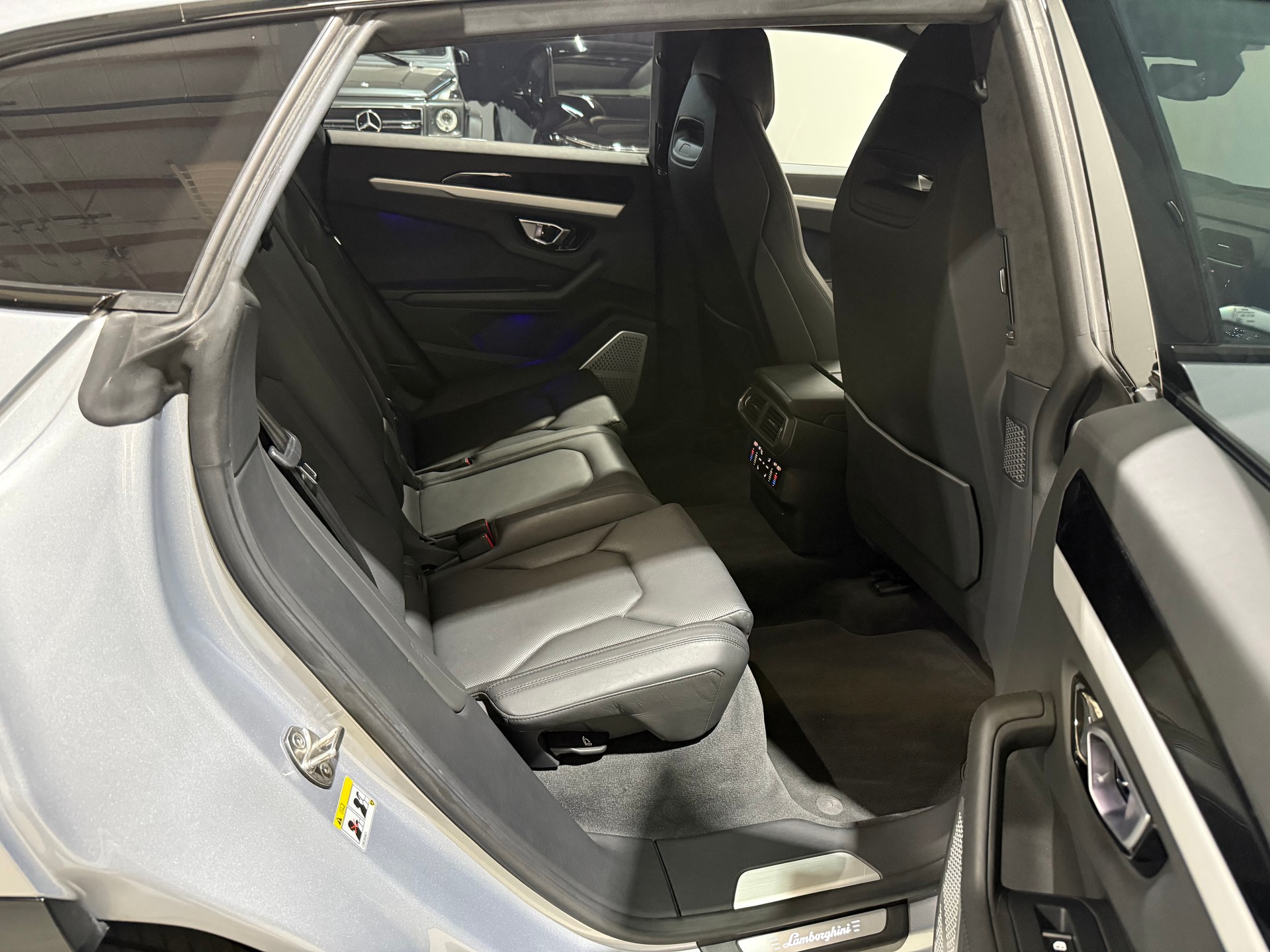 LAMBORGHINI Urus E-Gear (CH-Fahrzeug)-image-13