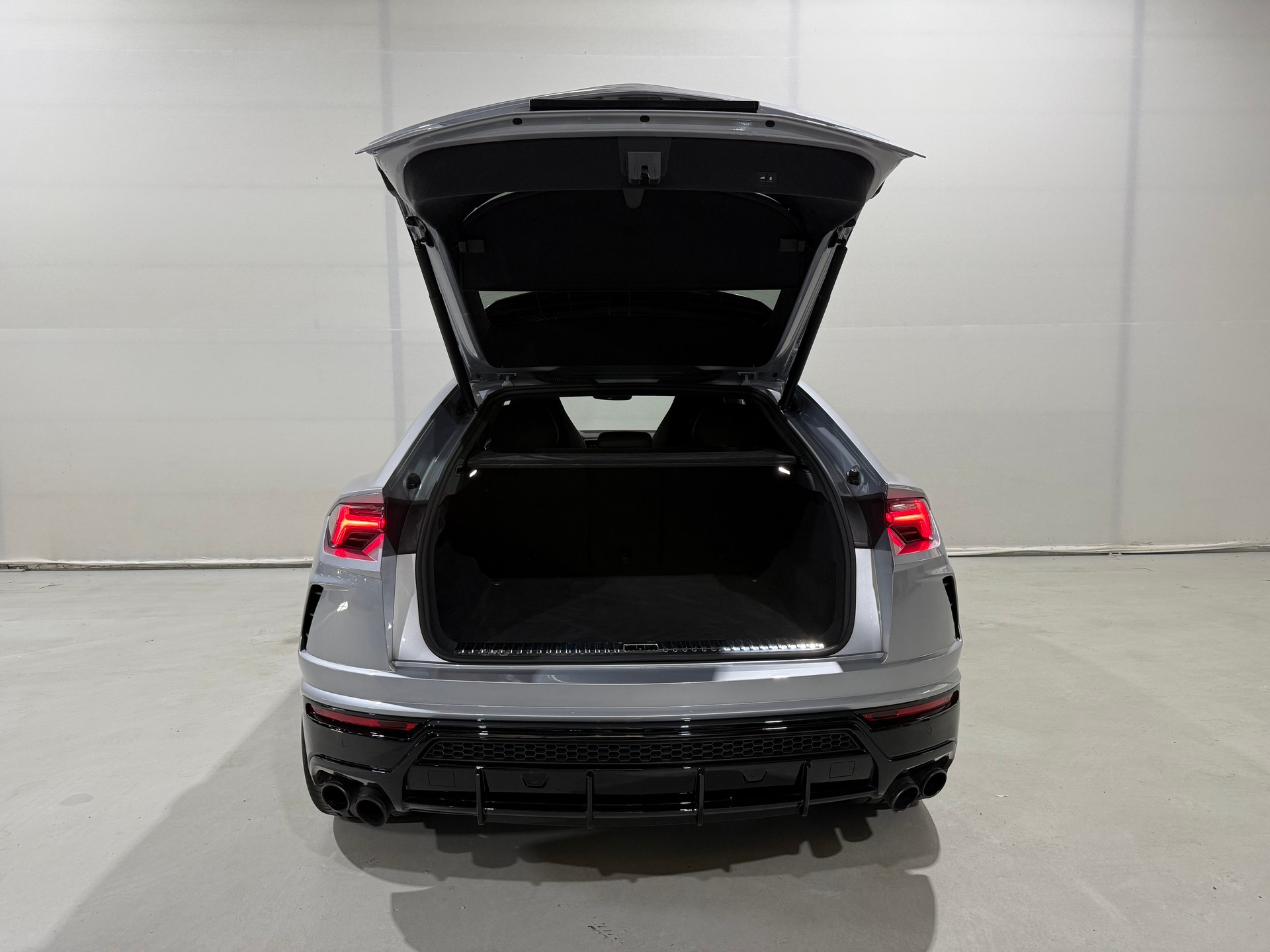LAMBORGHINI Urus E-Gear (CH-Fahrzeug)-image-8