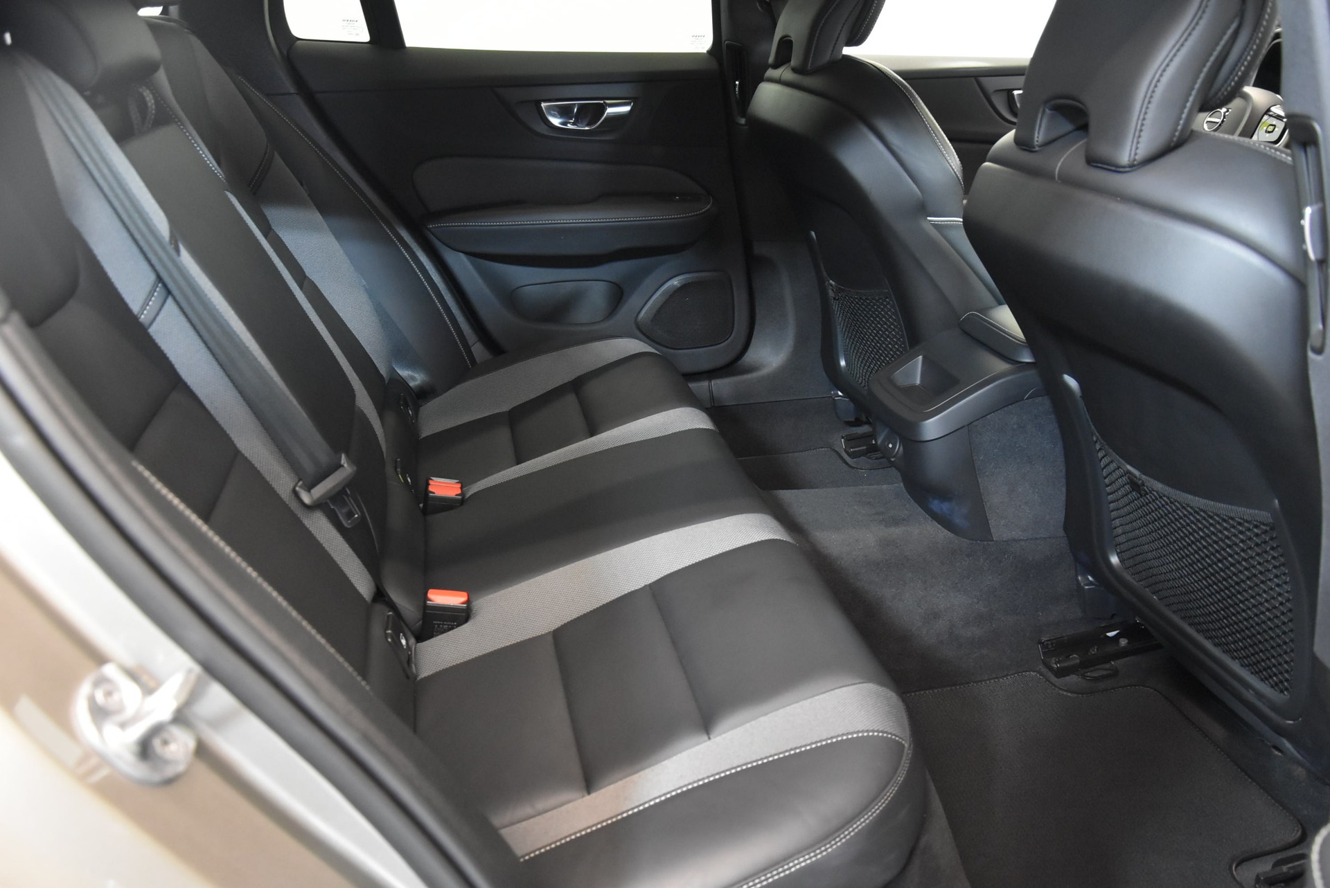 VOLVO V60 B5 Benzin Mild Hybrid R-Design Geartronic-image-7