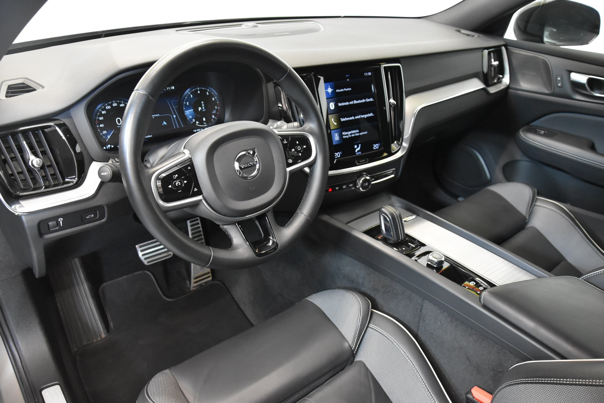 VOLVO V60 B5 Benzin Mild Hybrid R-Design Geartronic-image-2