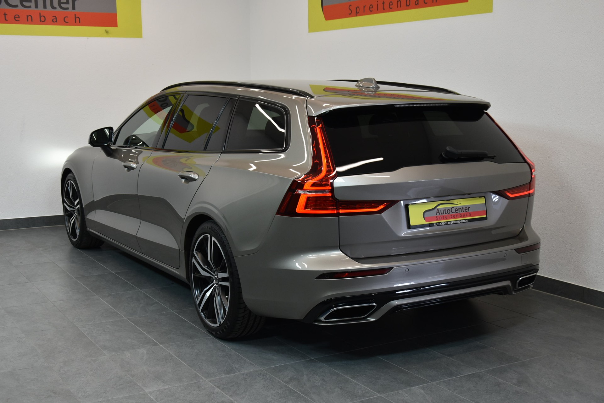VOLVO V60 B5 Benzin Mild Hybrid R-Design Geartronic-image-9