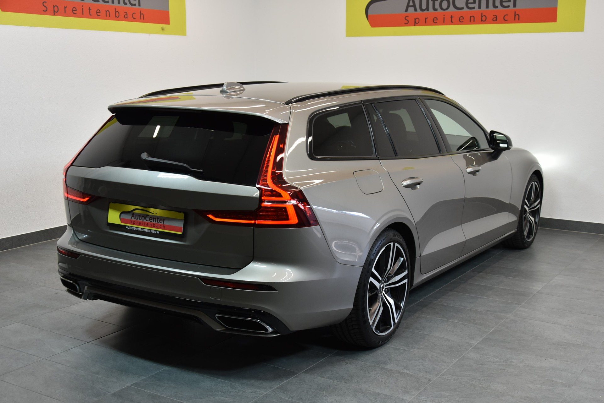VOLVO V60 B5 Benzin Mild Hybrid R-Design Geartronic-image-11