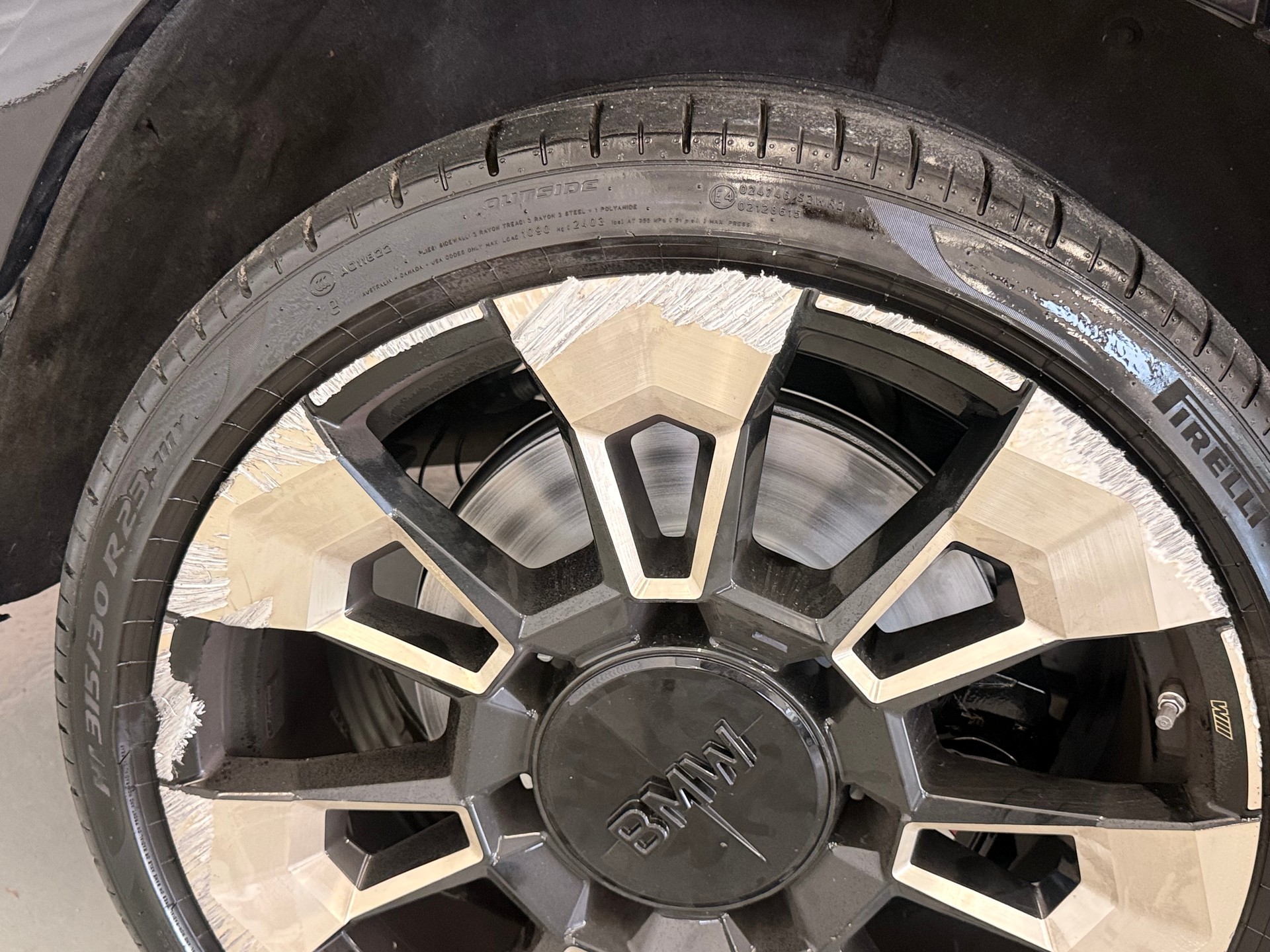 BMW XM xDrive PHEV Steptronic-image-11