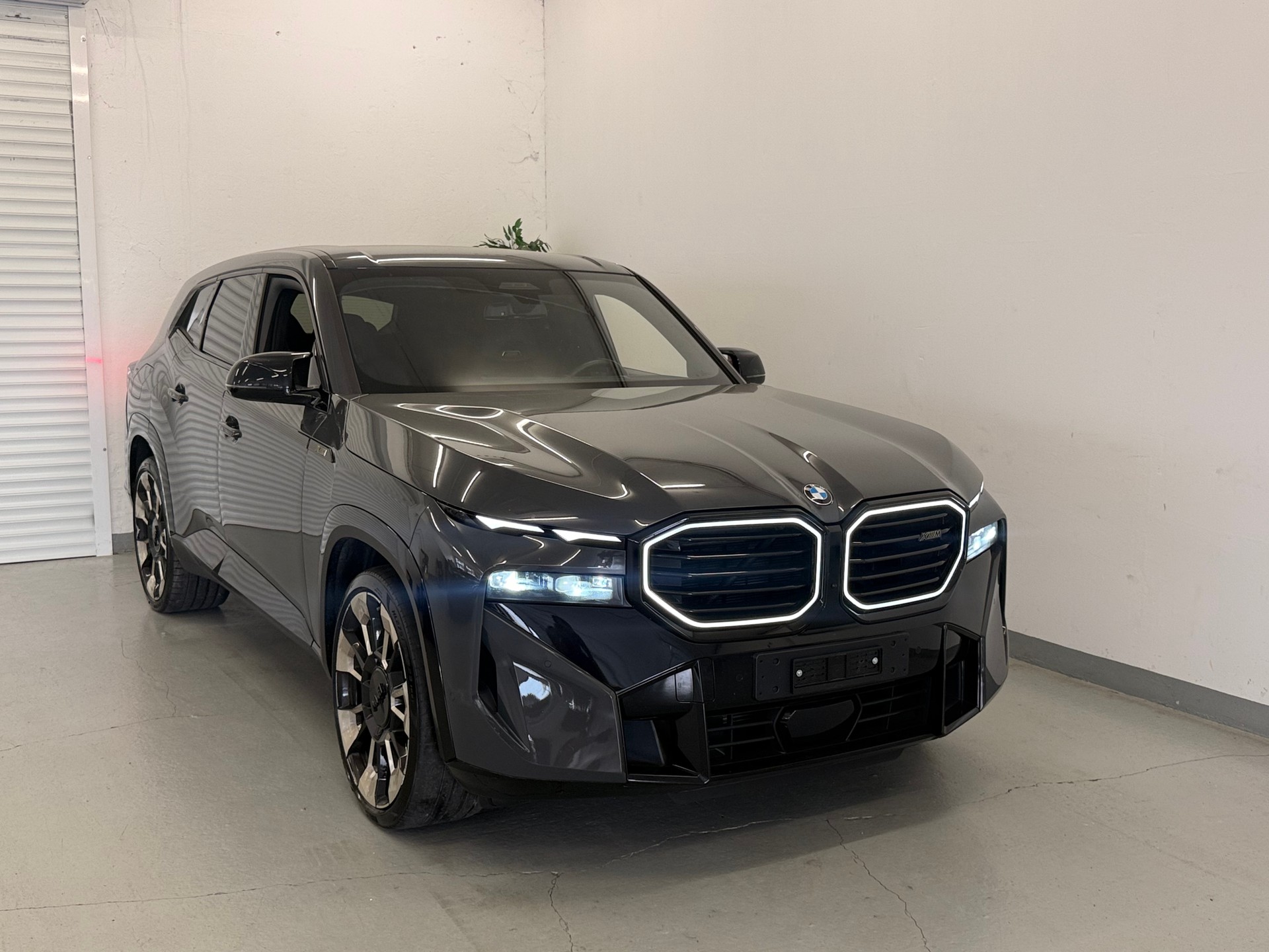 BMW XM xDrive PHEV Steptronic-image-0