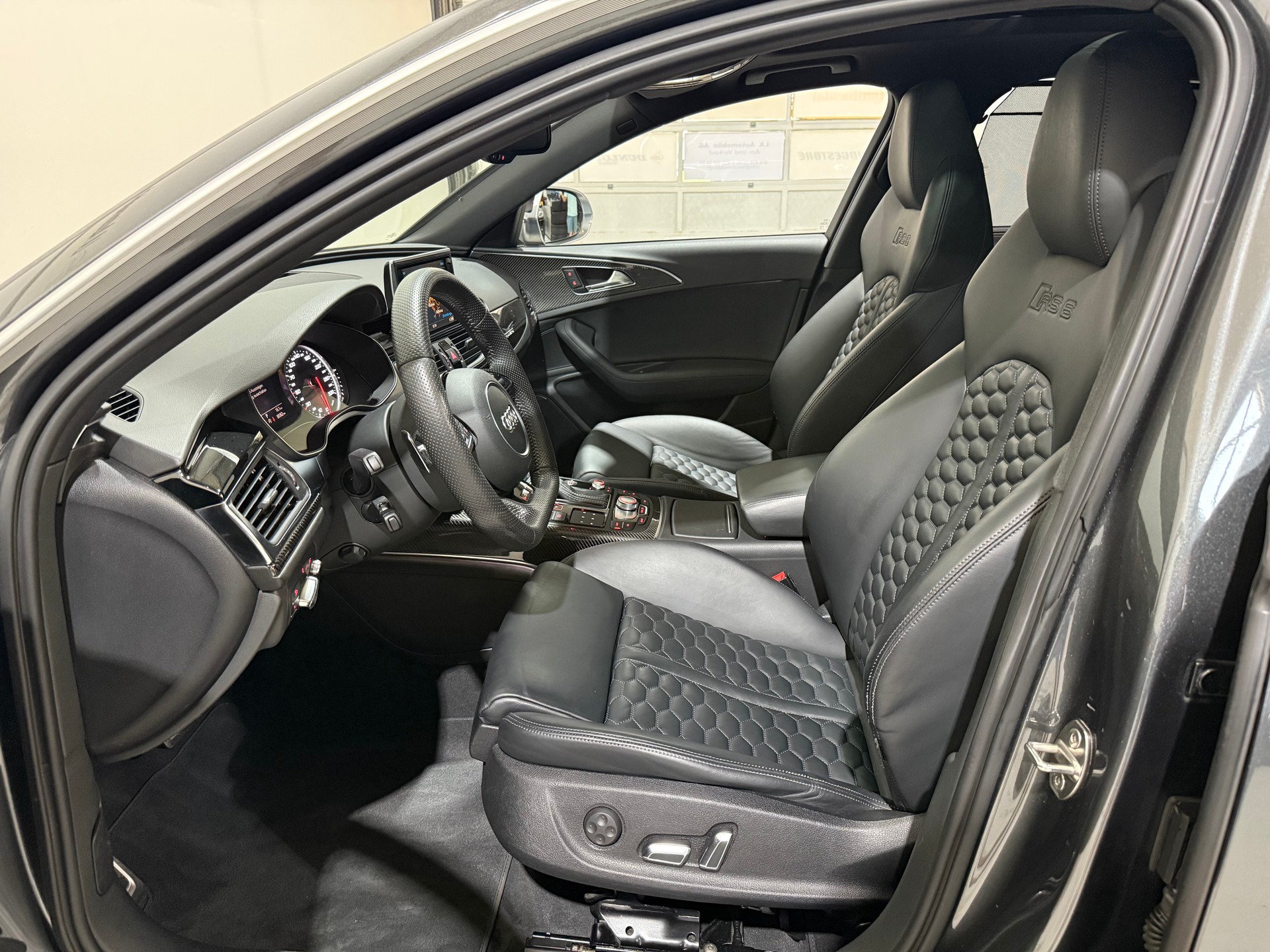 AUDI RS6 Avant 4.0 TFSI V8 quattro Tiptronic-image-12