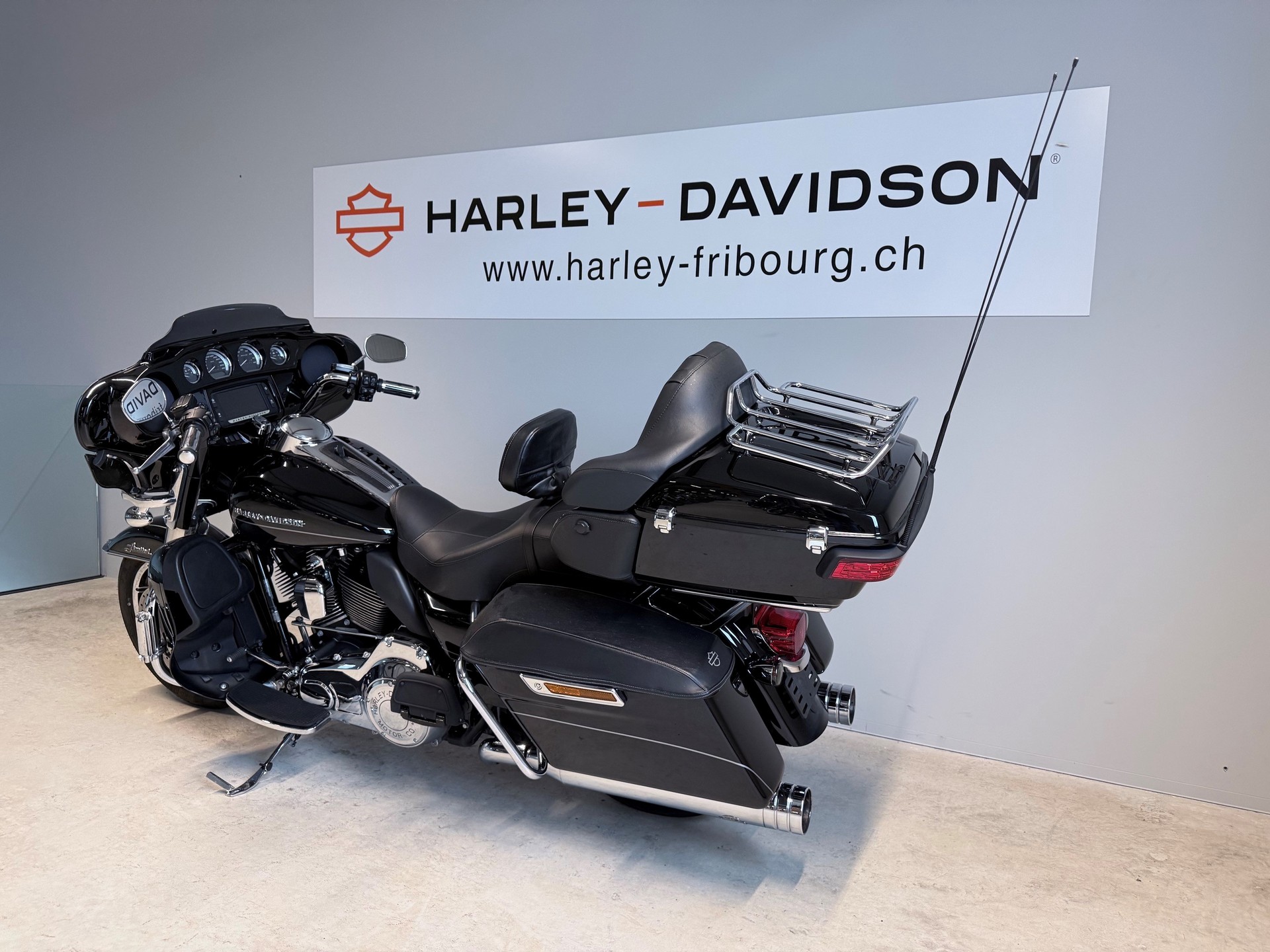 HARLEY-DAVIDSON FLHTK Electra Glide Ultra Limited-showroom-element-3
