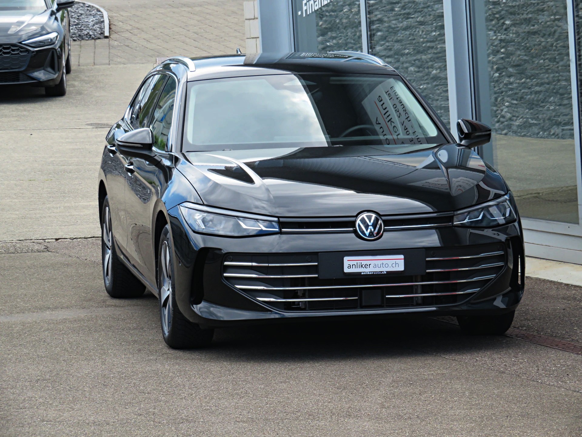 VW Passat Variant 1.5 eTSI evo2 Business DSG-image-1