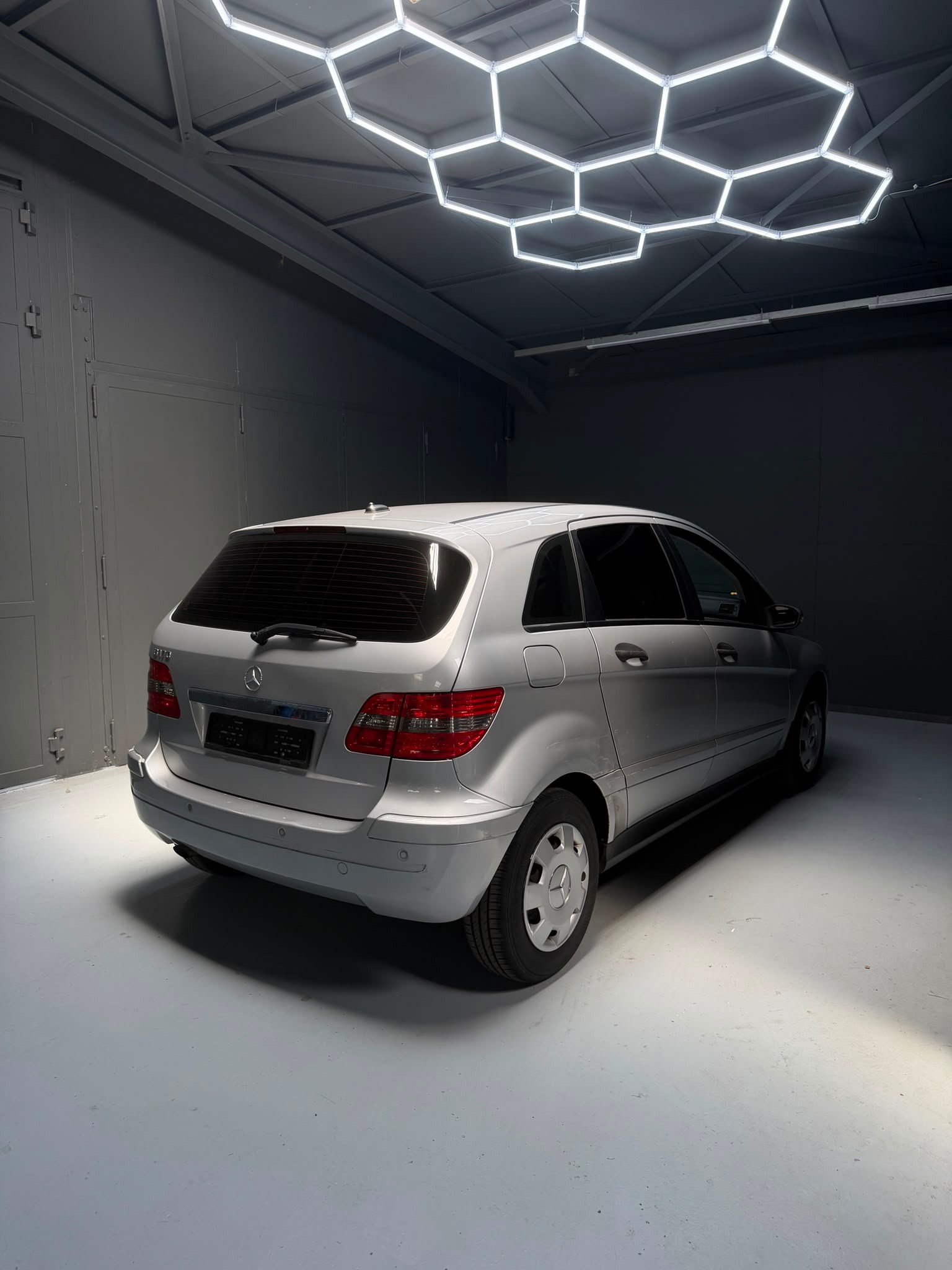 MERCEDES-BENZ B 170-image-8
