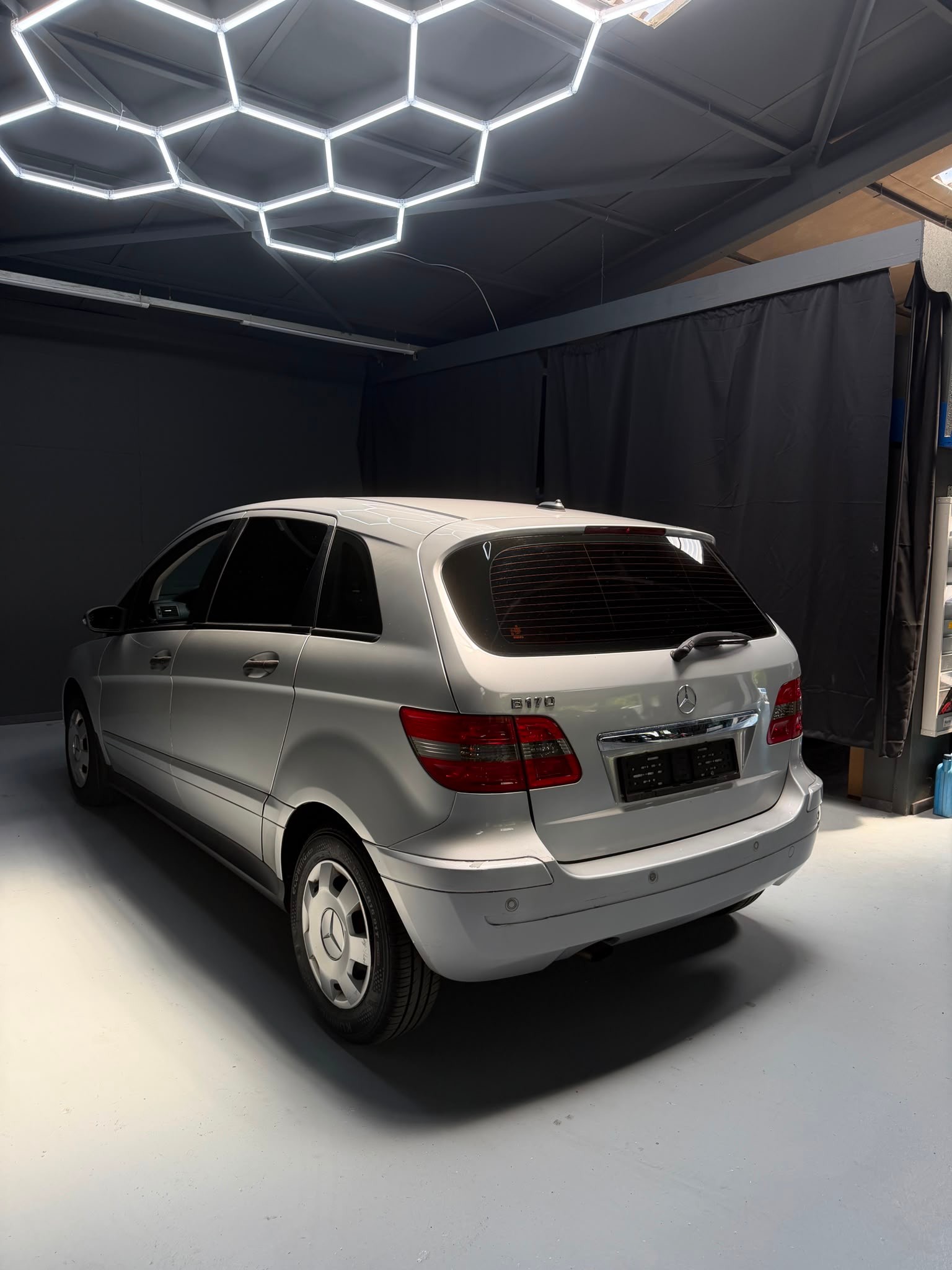 MERCEDES-BENZ B 170-image-1