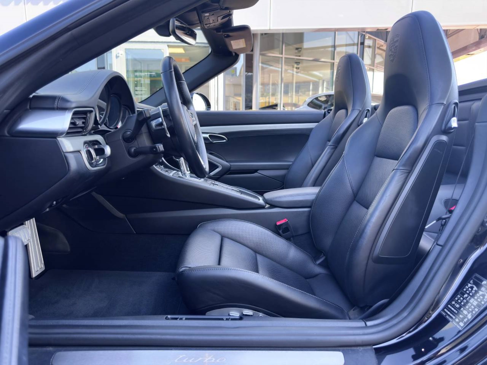 PORSCHE 911 Turbo Cabriolet-image-4
