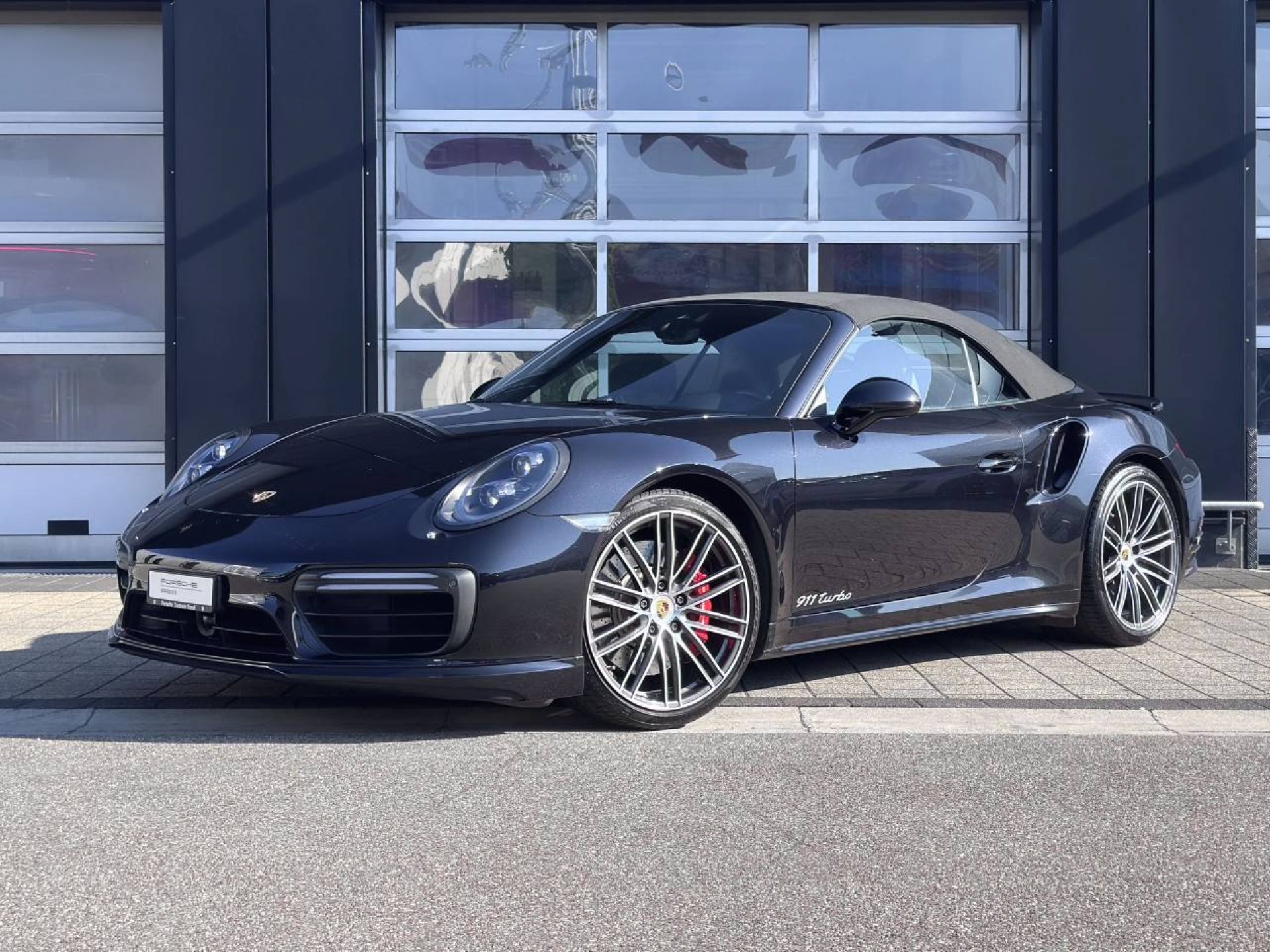 PORSCHE 911 Turbo Cabriolet-image-13